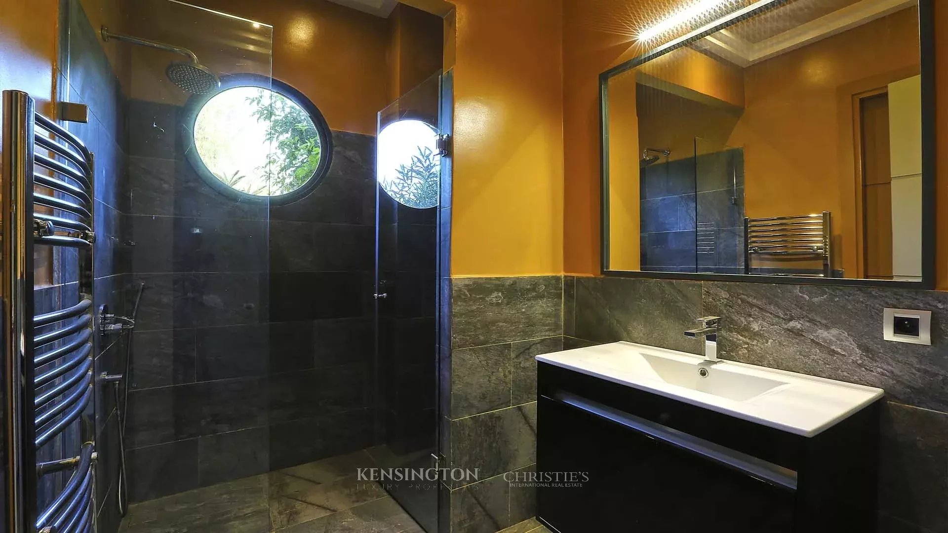 8 Bedroom Villa/Townhouse's Image 28