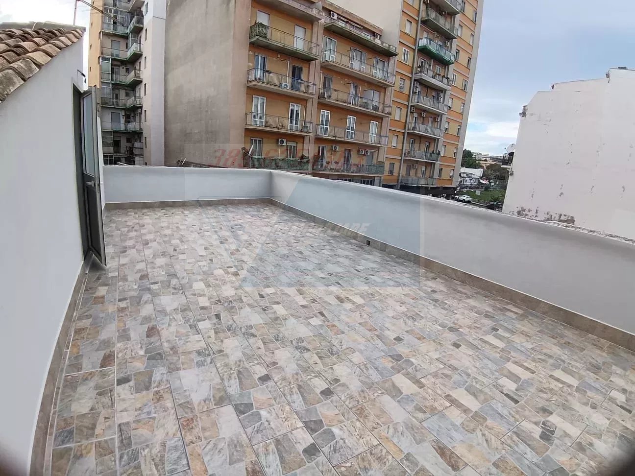 BIVANI  CON TERRAZZO  - RISTRUTTURATO E ARREDATO IN VENDITA  -  BORGATA