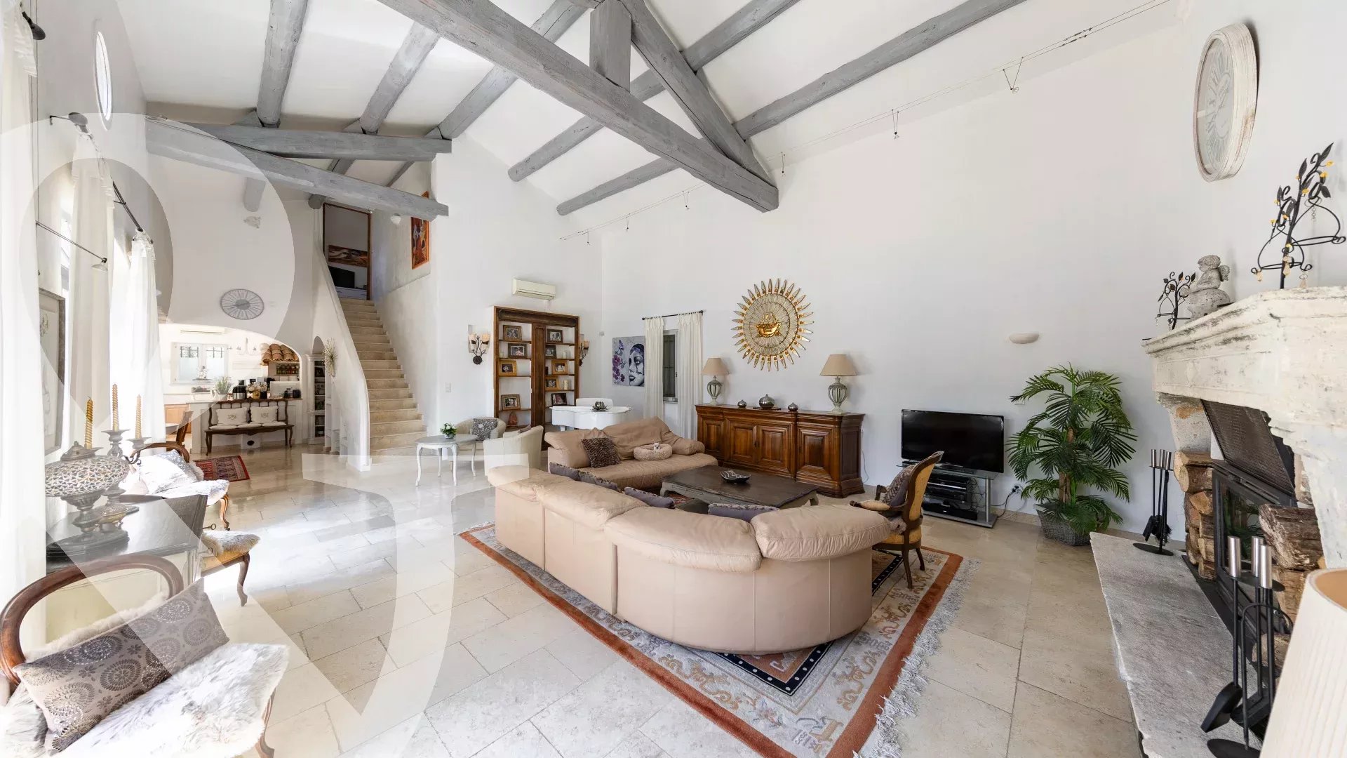 PROPRIETE AVEC 3 GITES