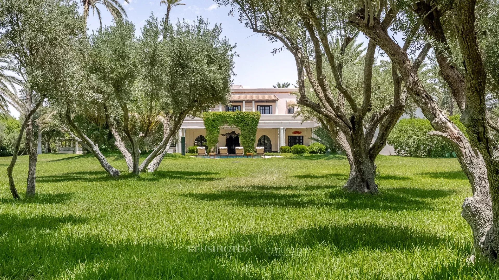 6 Bedroom Villa/Townhouse's Image 24