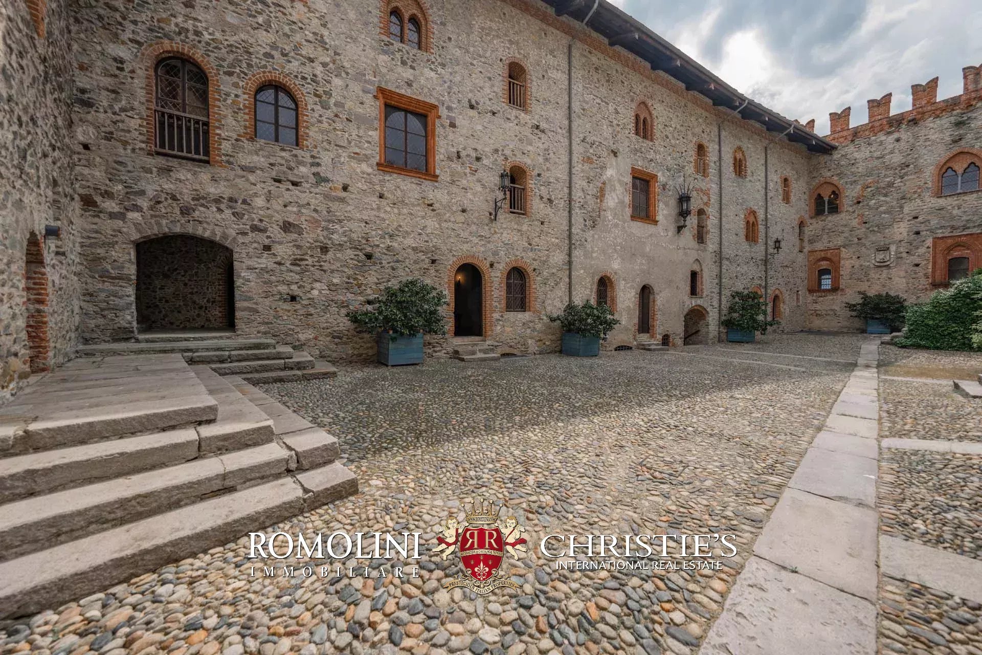 11 Bedroom Chateau's Image 19