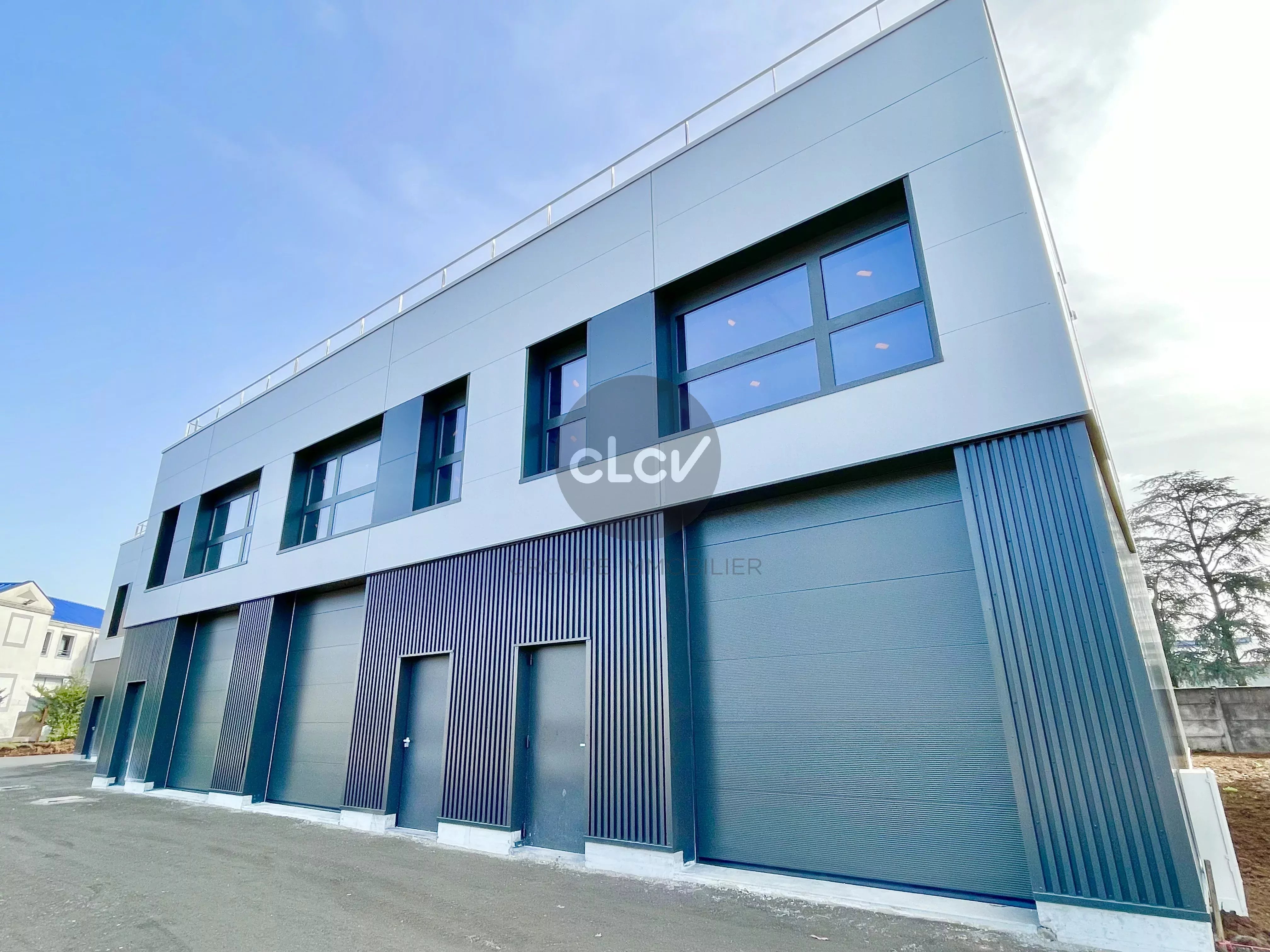 Locaux d' activités mixtes 143 m² 7 Chemins 69150 DECINES -CHARPIEU