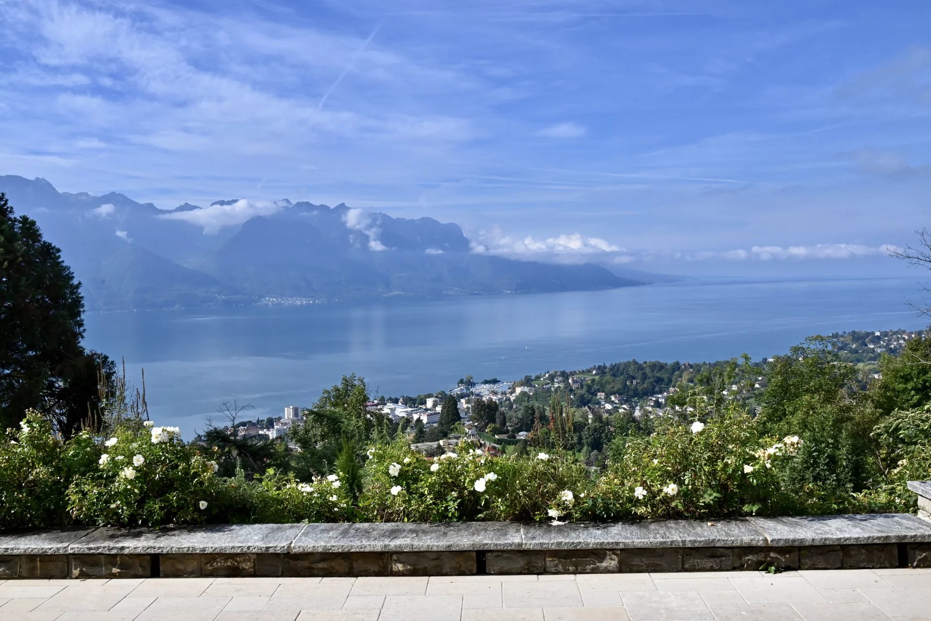 Villa panoramique avec piscine et pool house, grand terrain