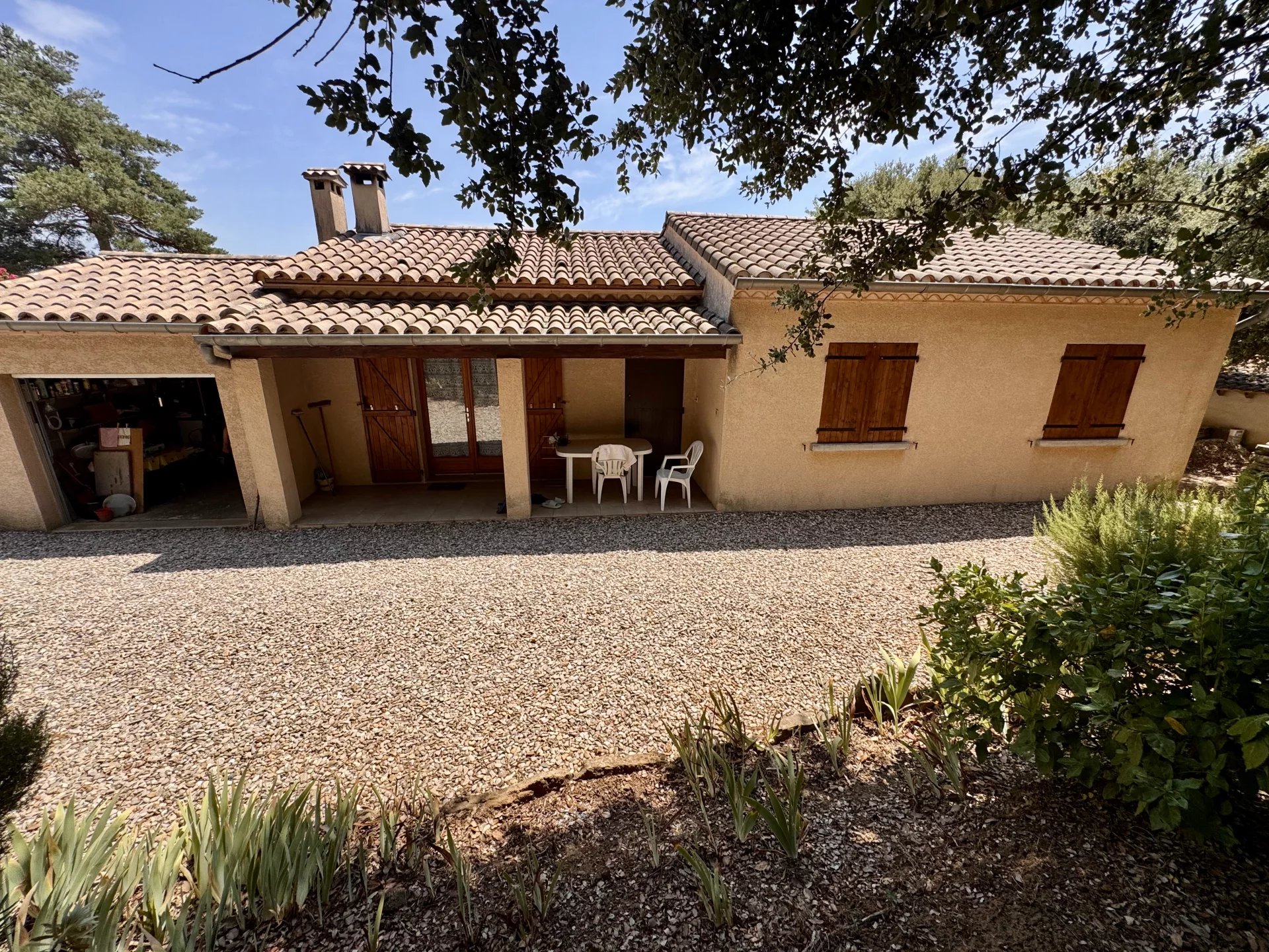 VILLA PLAIN-PIED 90 M² - 3 CHAMBRES - PISCINE - TERRAIN 2 930 M²