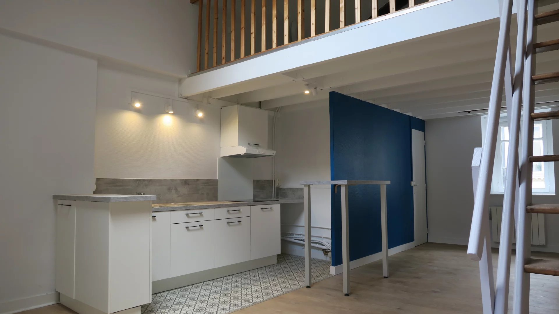 T2 Duplex avec charme en hyper centre
