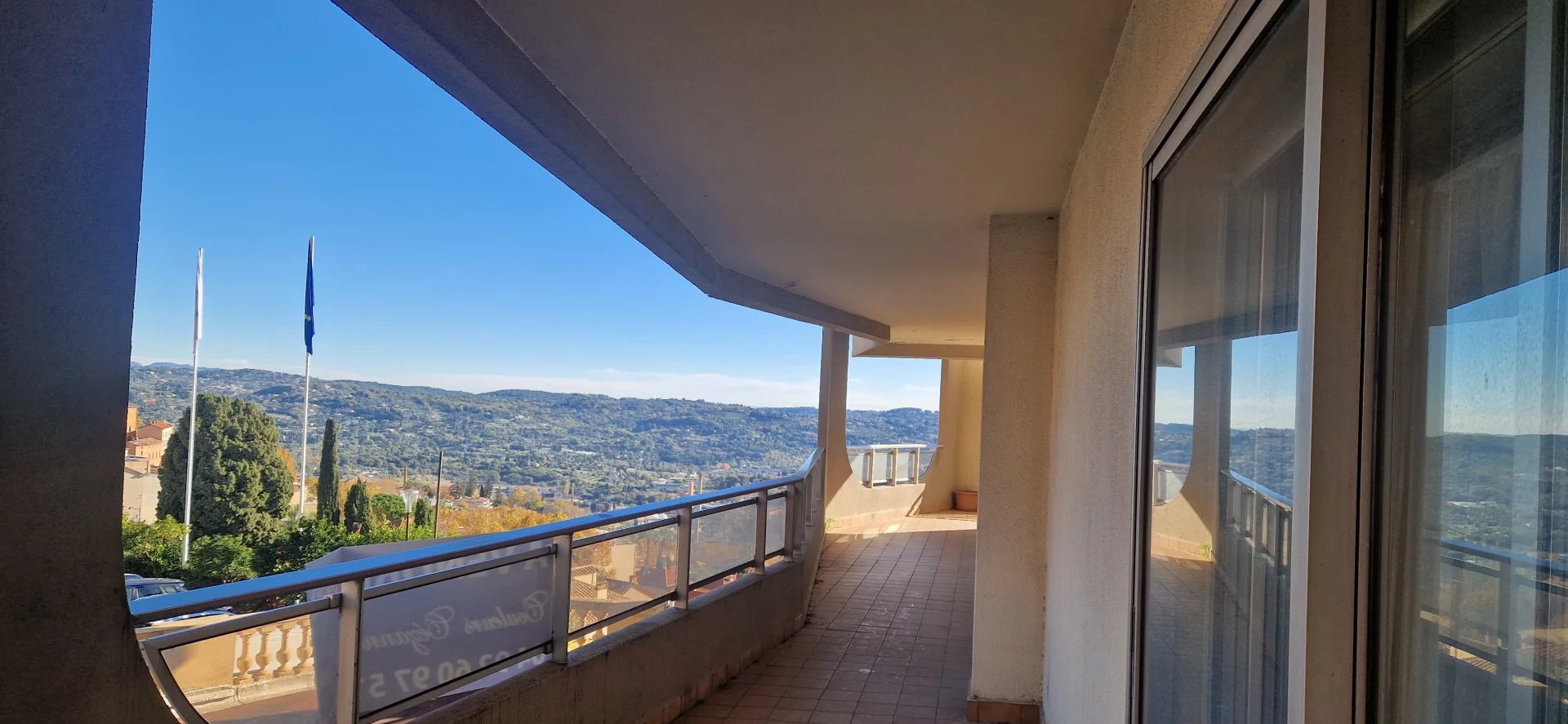 GRASSE Spacieux 4/5 Pièces 95m2+terrasse de 52m2