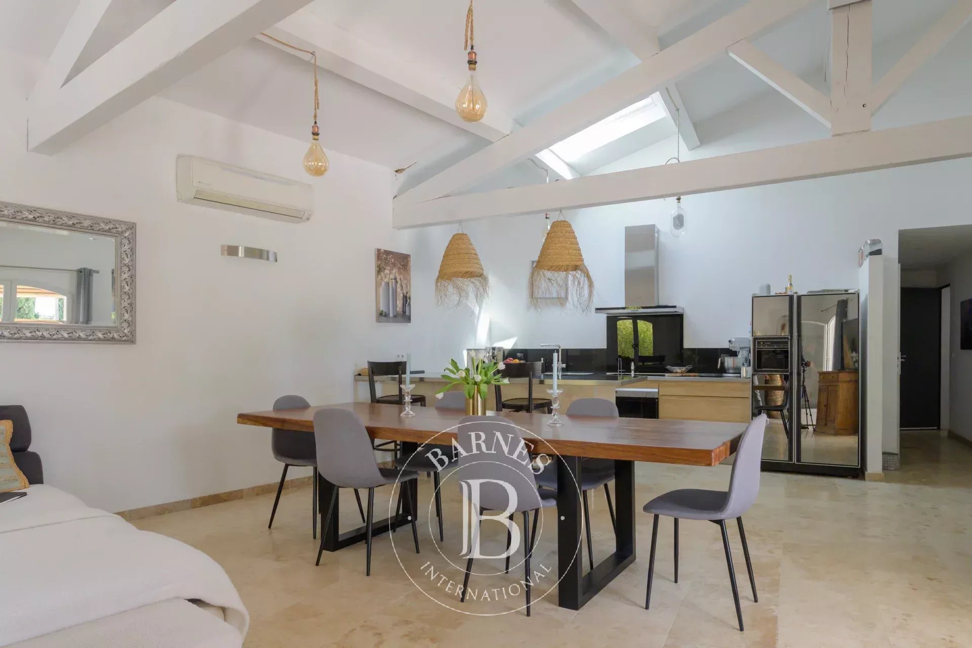 Ev Cassis - picture 9