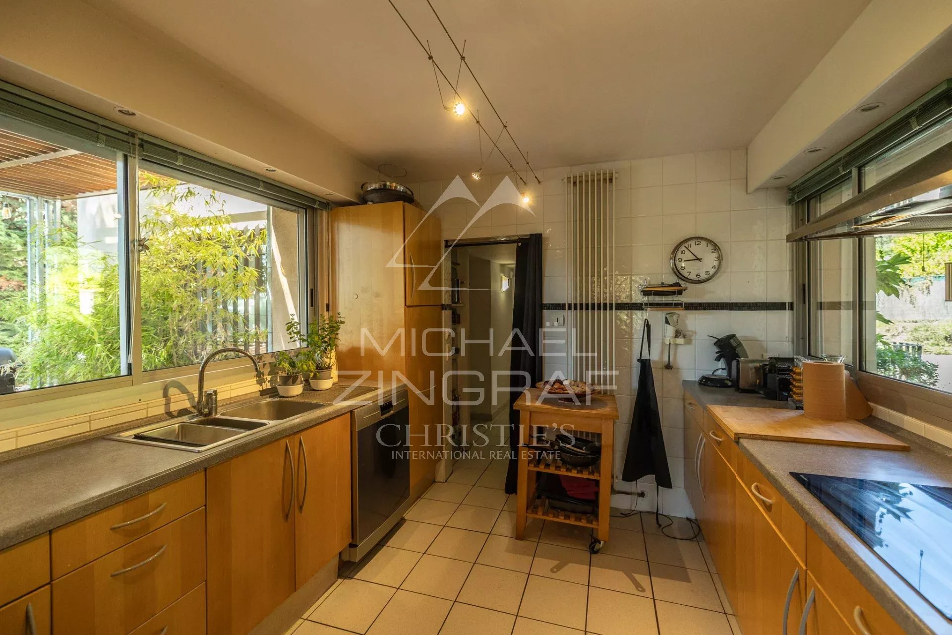 6 Bedroom Villa/Townhouse's Image 8