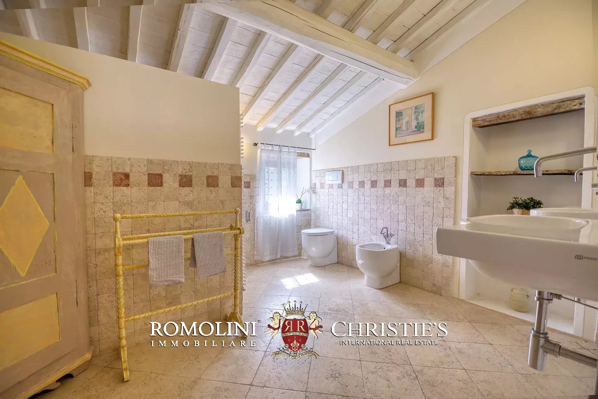 6 Bedroom Villa/Townhouse's Image 37