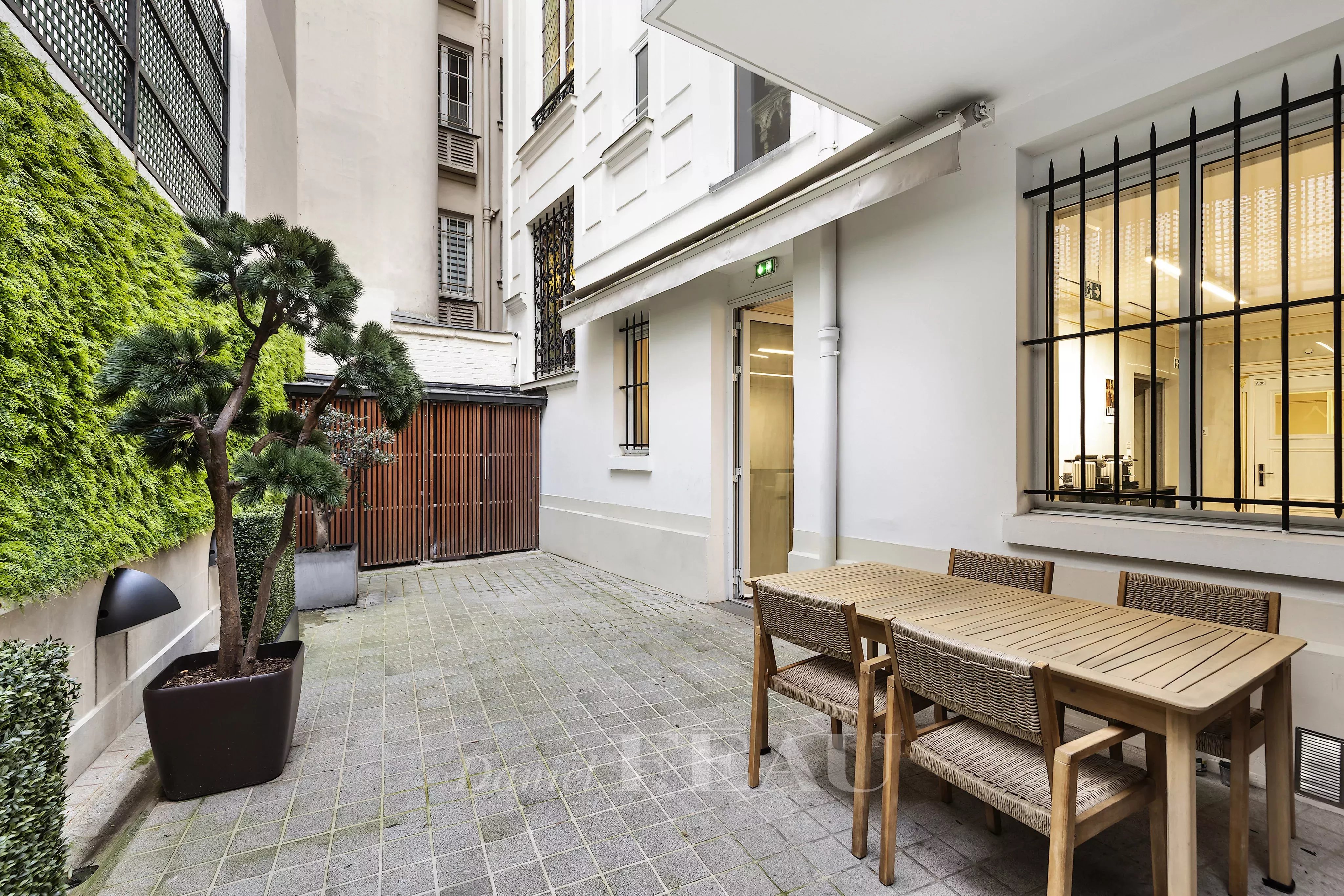 Sale Mansion Paris 8th