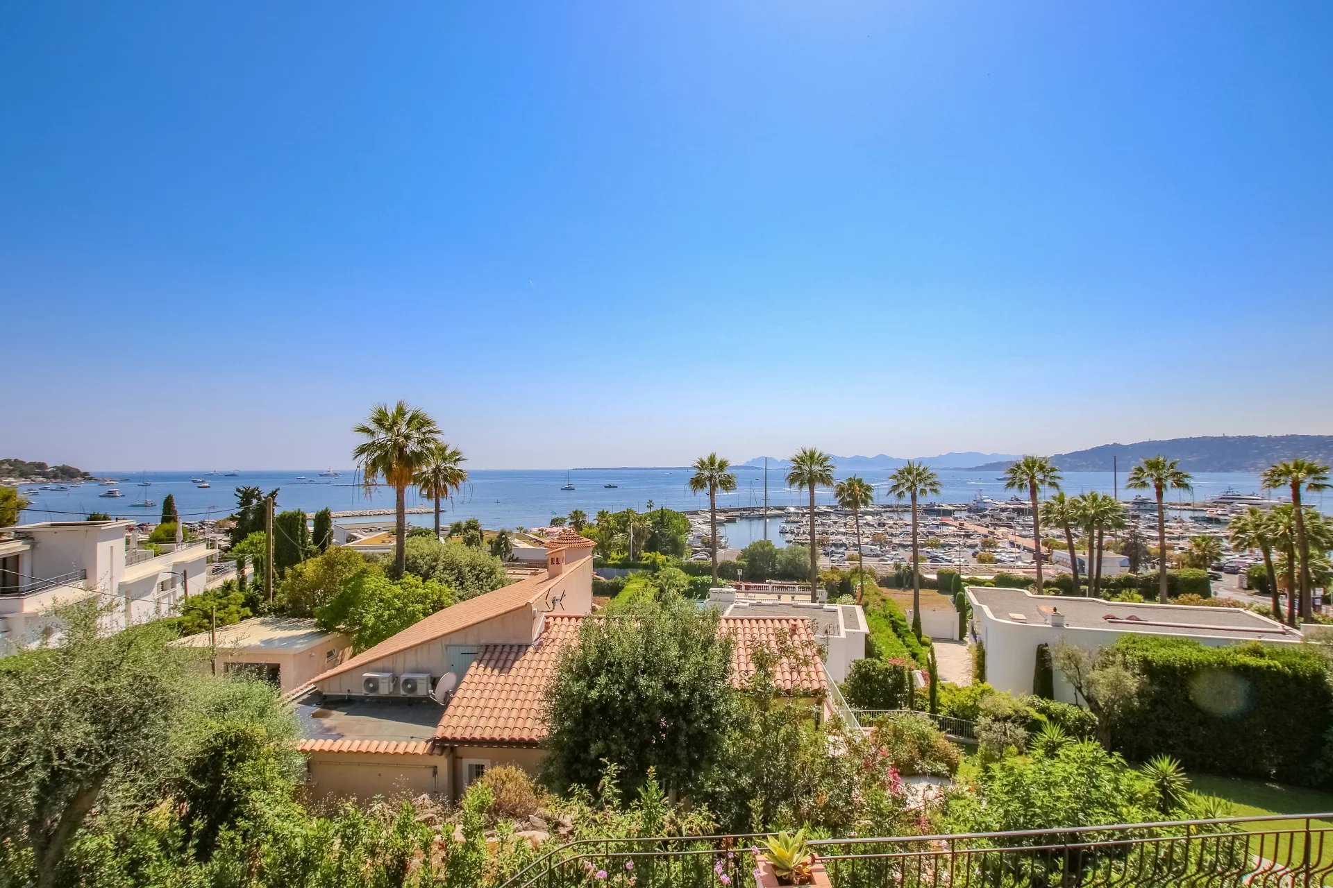 Cap d'Antibes | Panoramic sea view and walking distance to the beach