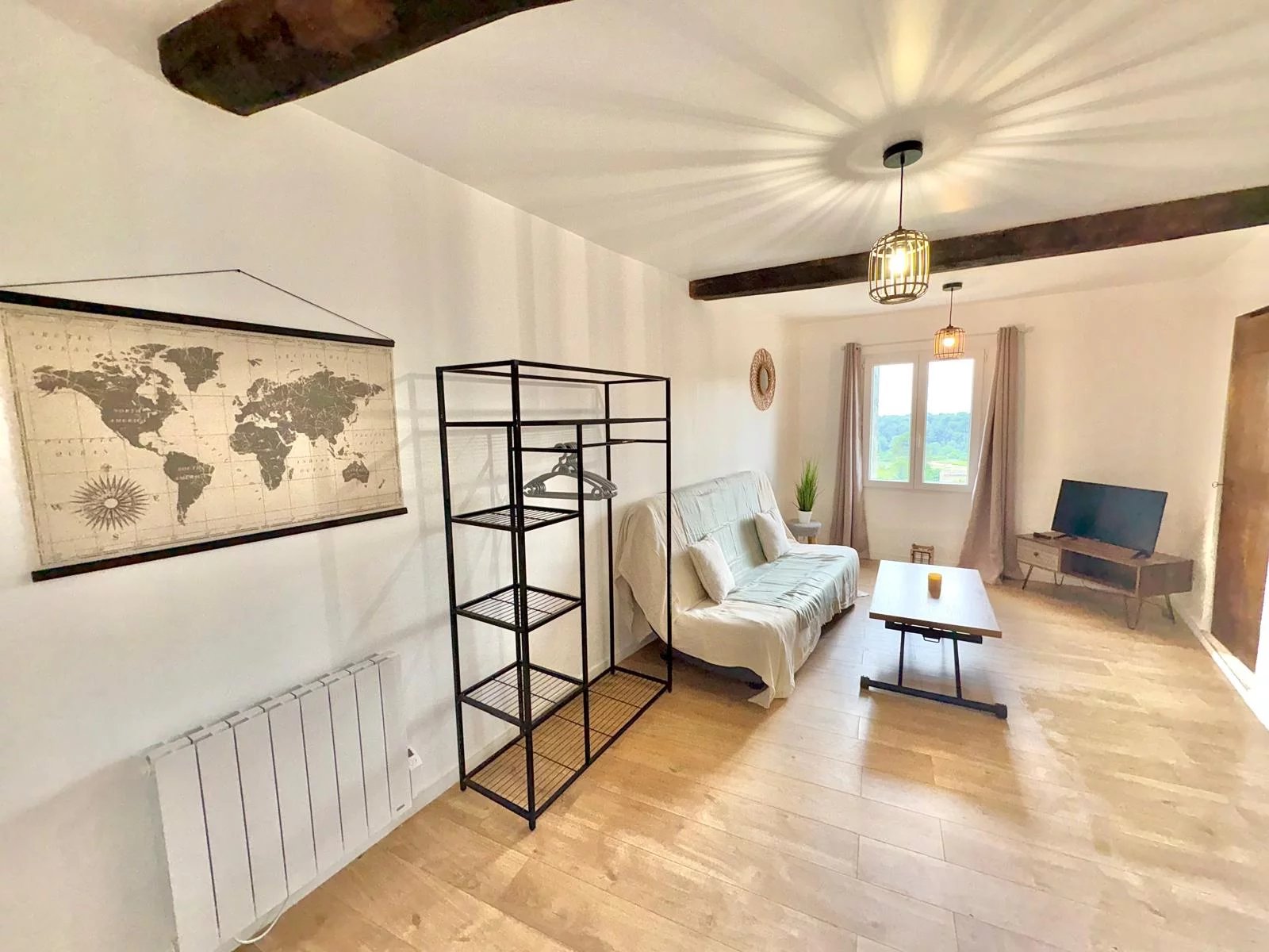 Studio rénové vue dégagée calme et central