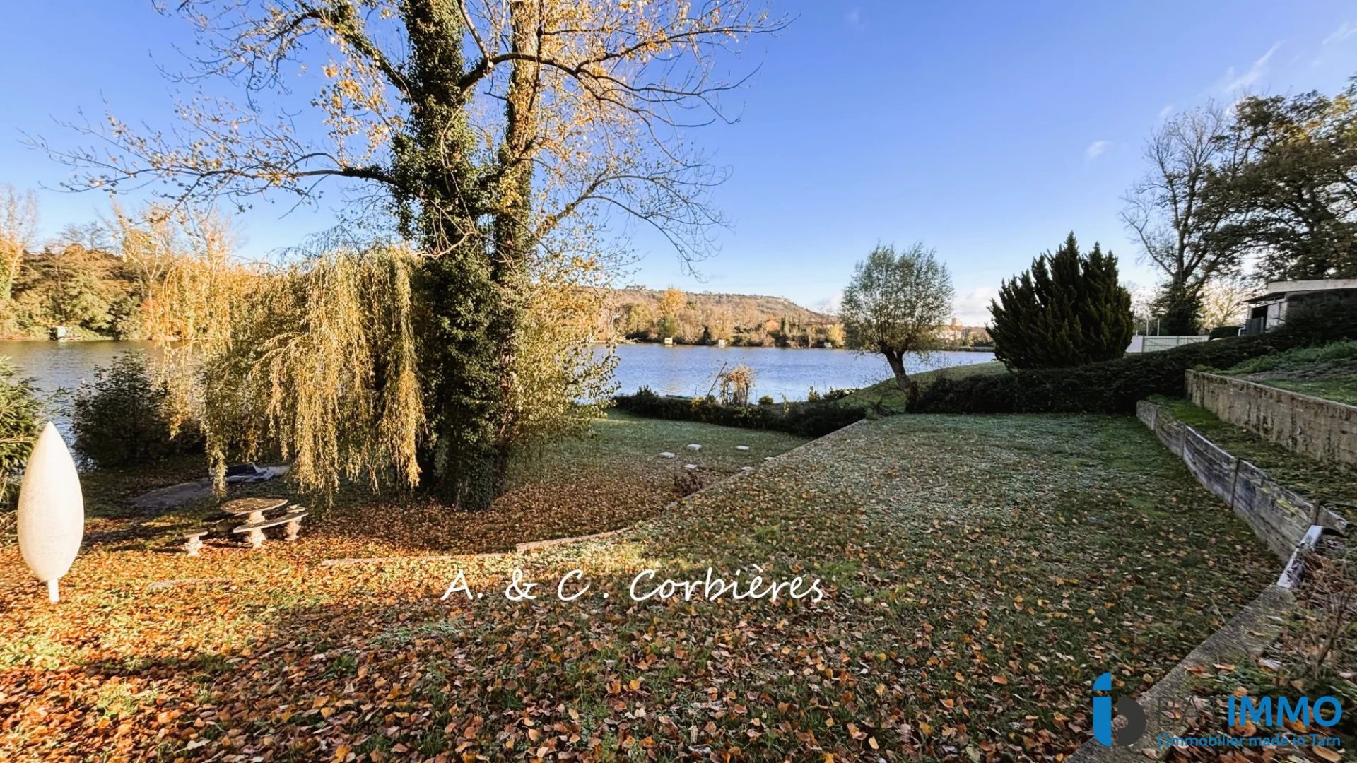 Maison d'architecte au bord du Tarn à Terssac  Vue rivièr