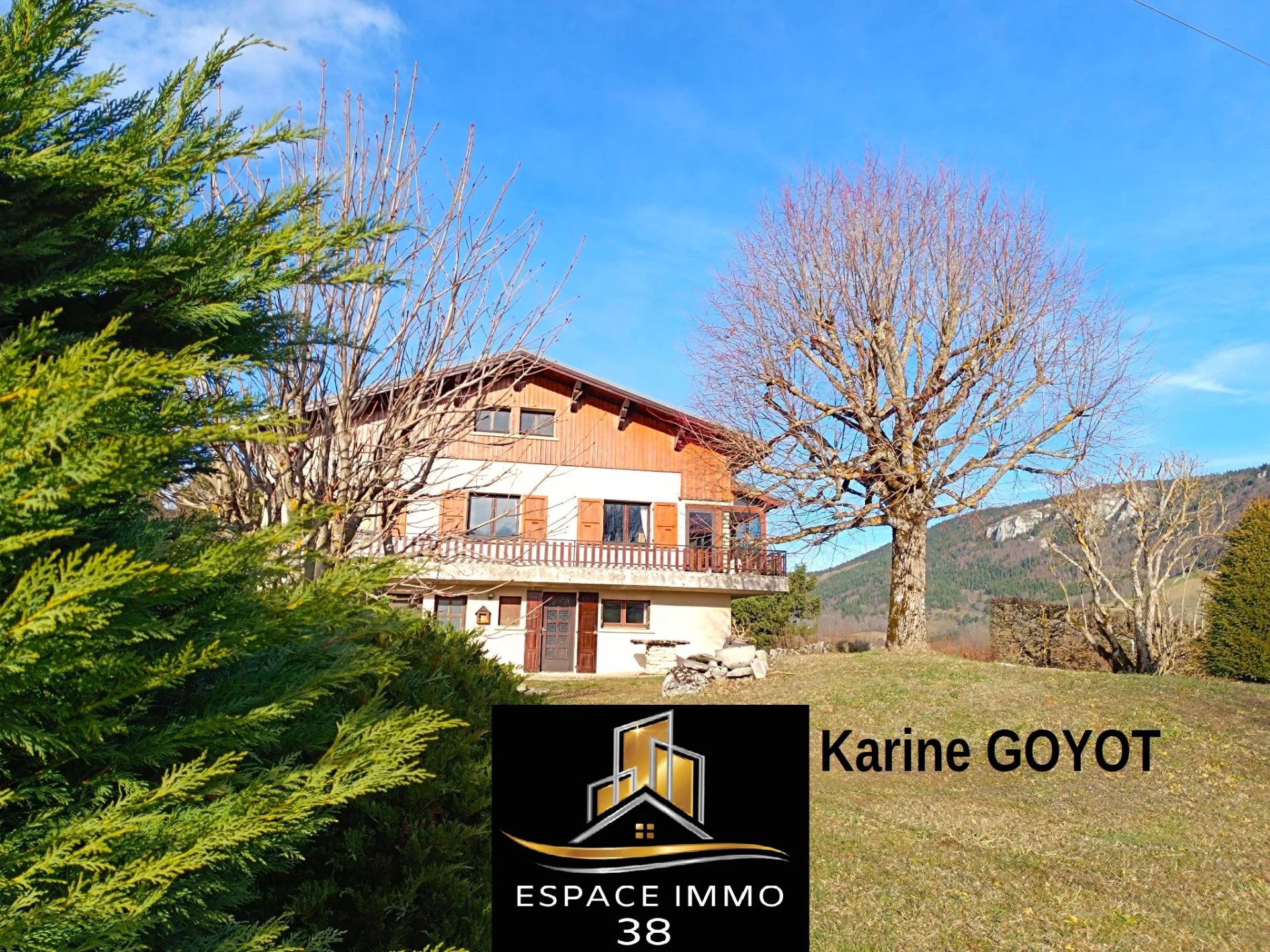 Villard de Lans . Magnifique situation  et gros potentiel d'aménagement pour cette grande maison de 159m2 plus 106m2 de combles à aménager !