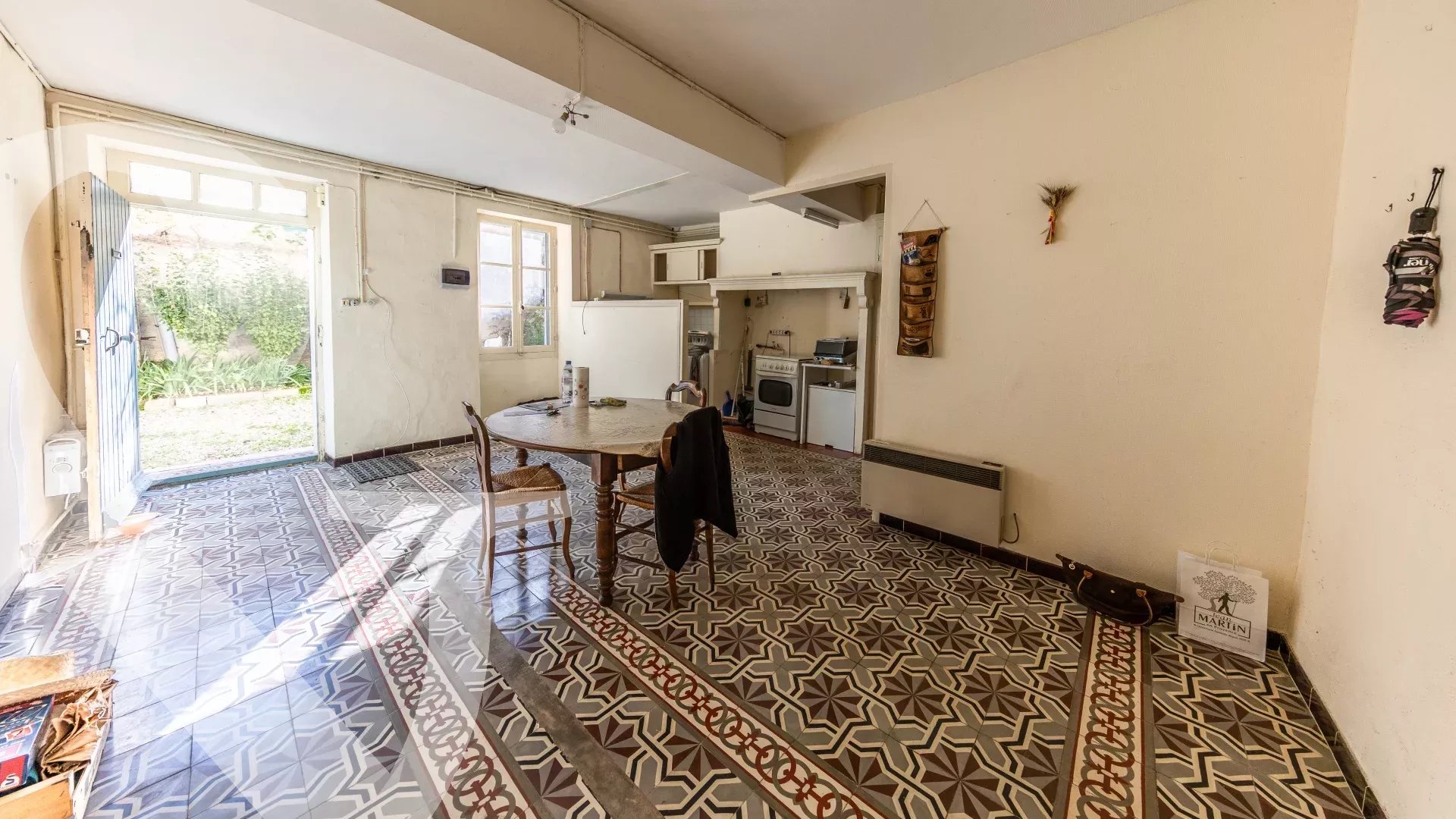 MAISON DE VILLAGE A RENOVER