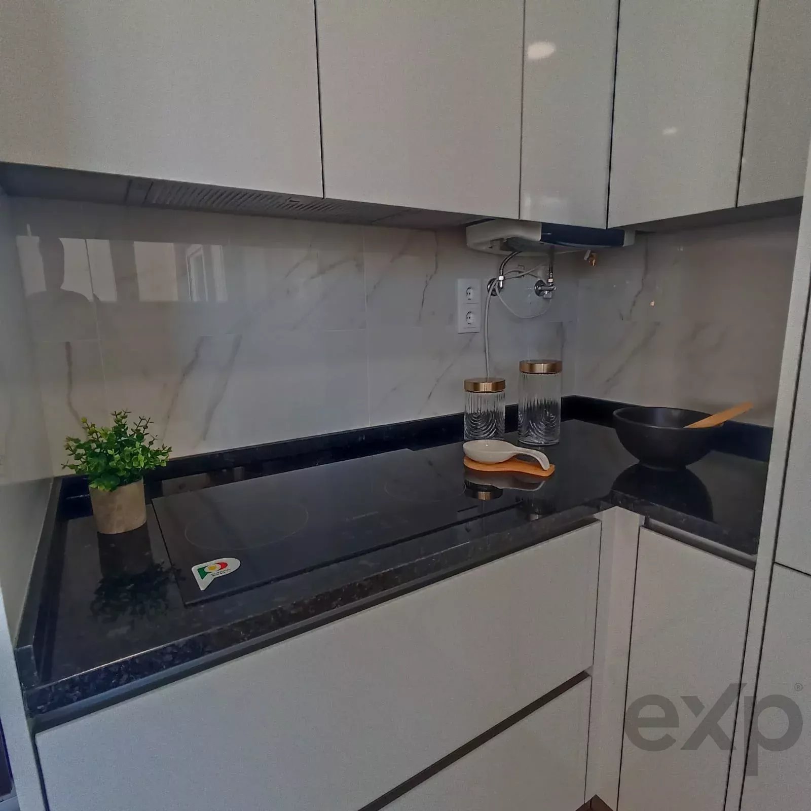 Unique Opportunity in Benfica! Fully Renovated 3-Bedroom Apartment 86453969 image 2