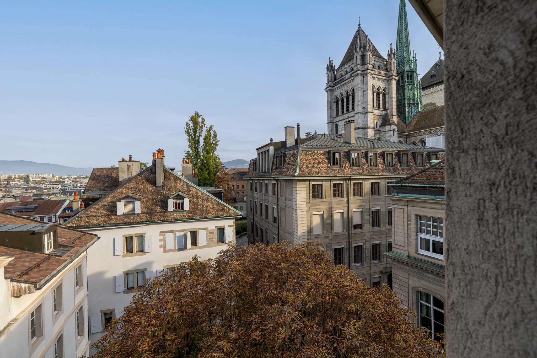 5-room apartment with lake and cathedral views