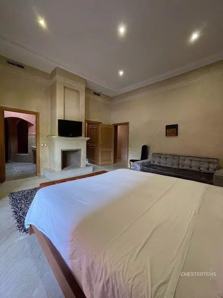  Image of Villa - 6 Bedrooms for Sale in Marrakech-Ménara-Marrakech-Morocco, Image 18