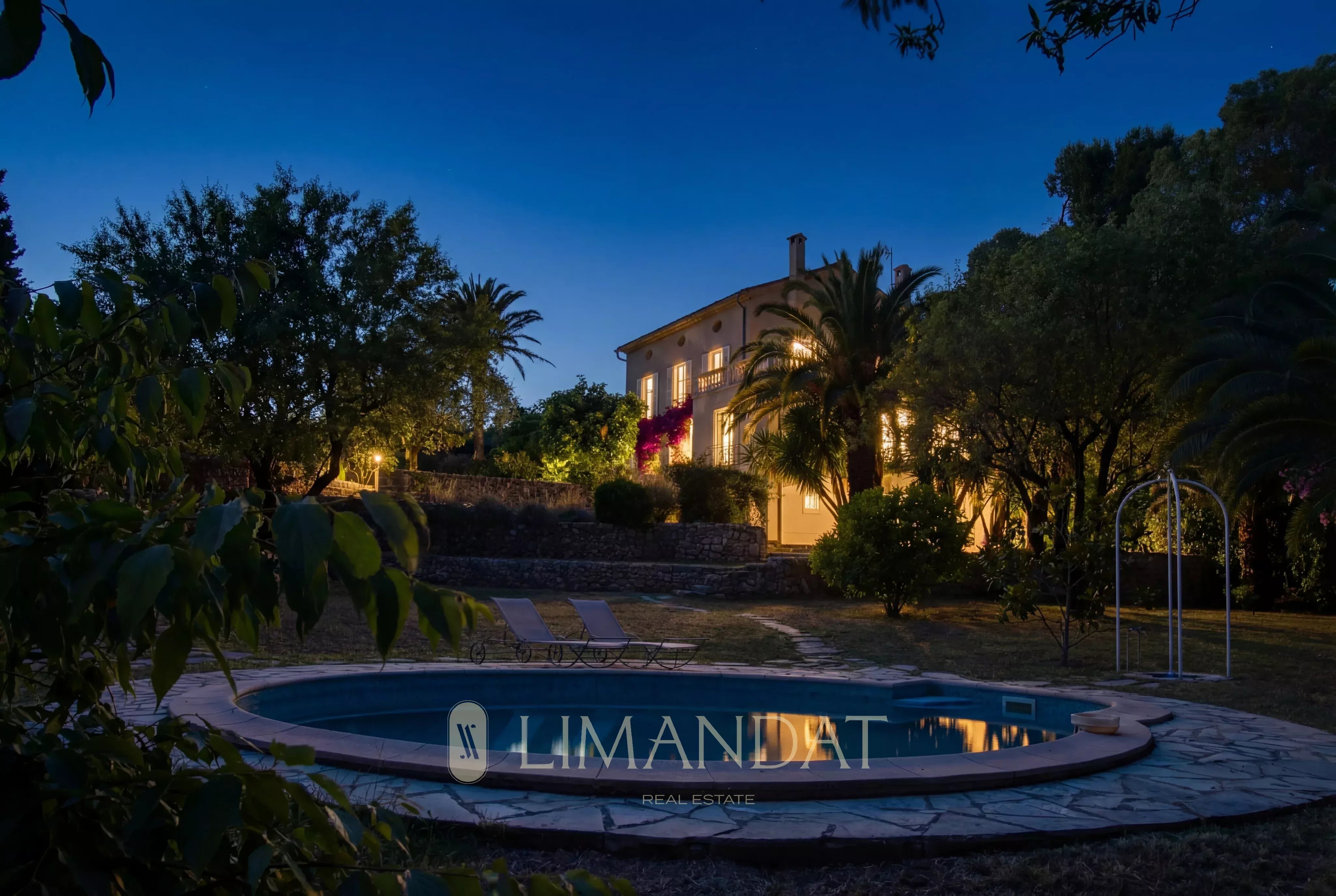 House mougins Located in a dominant position