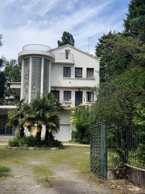 Very large house Huge potentiel