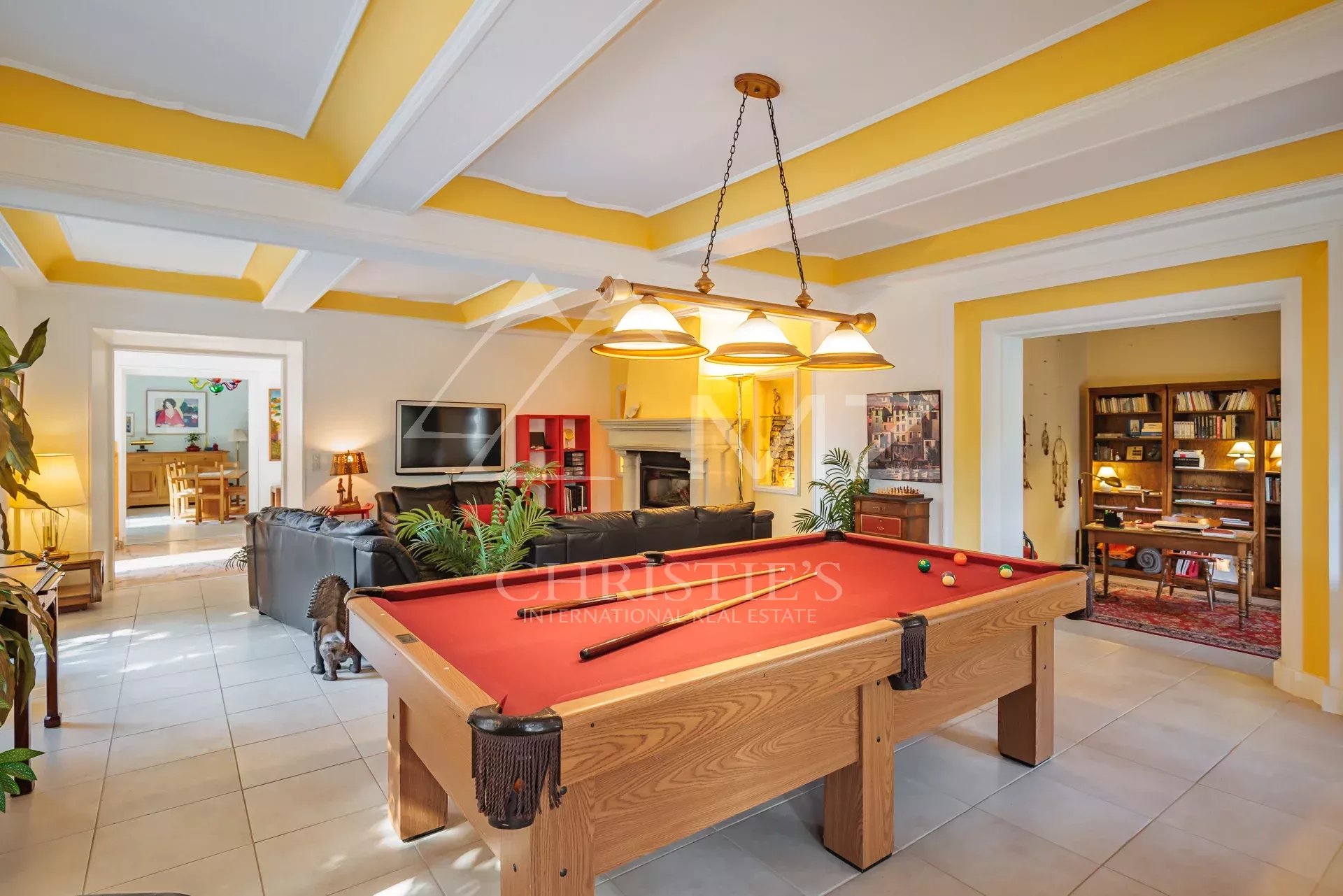 6 Bedroom Villa/Townhouse's Image 5