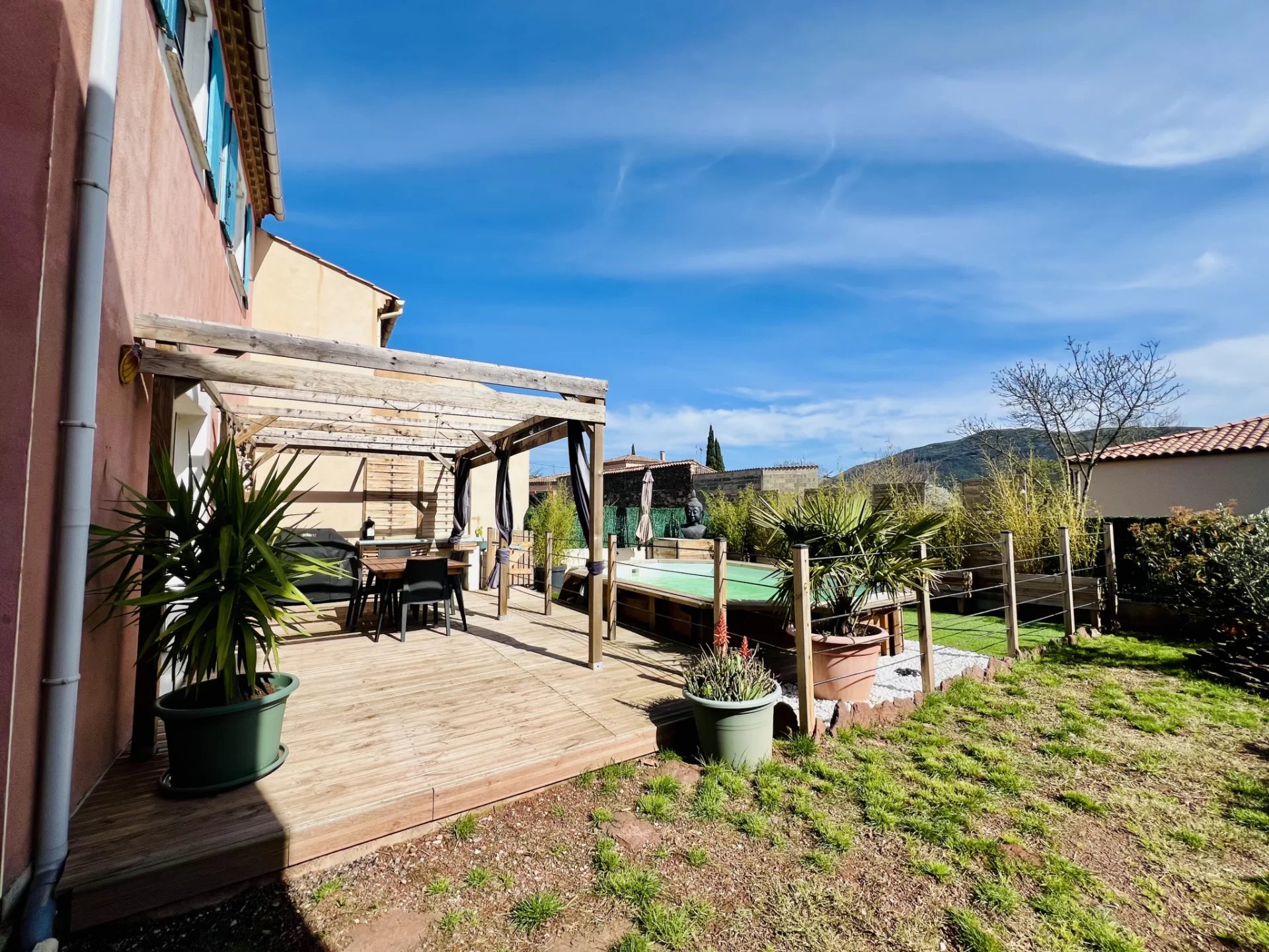 Vente villa T4 de 90m2 avec piscine sur un terrain de 206m2