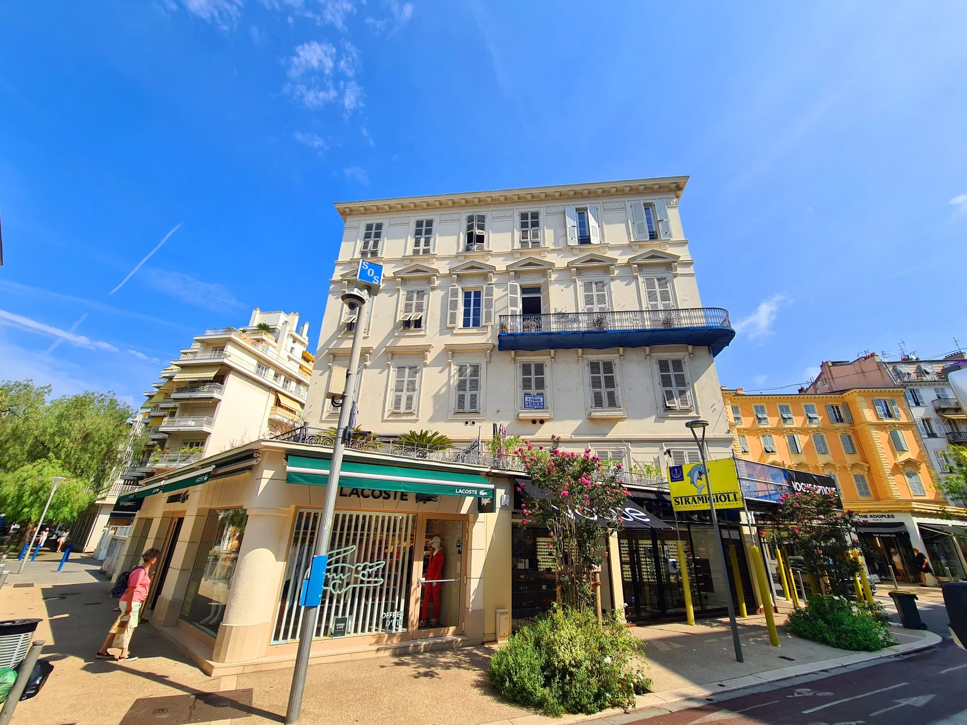 PLACE MAGENTA BUREAUX 157 m² 3.300 € HC / mois