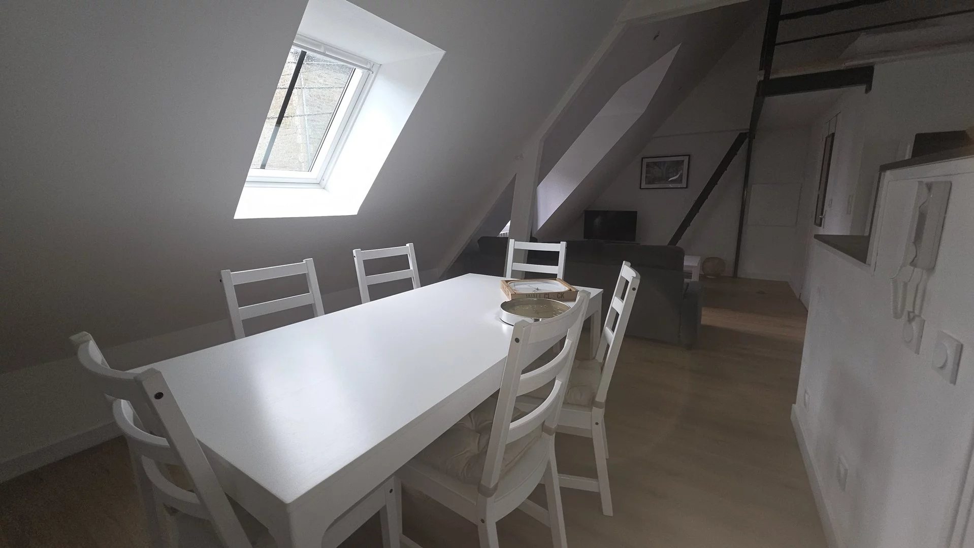 APPARTEMENT MEUBLE- CENTRE DINAN- PARKING OU GARAGE