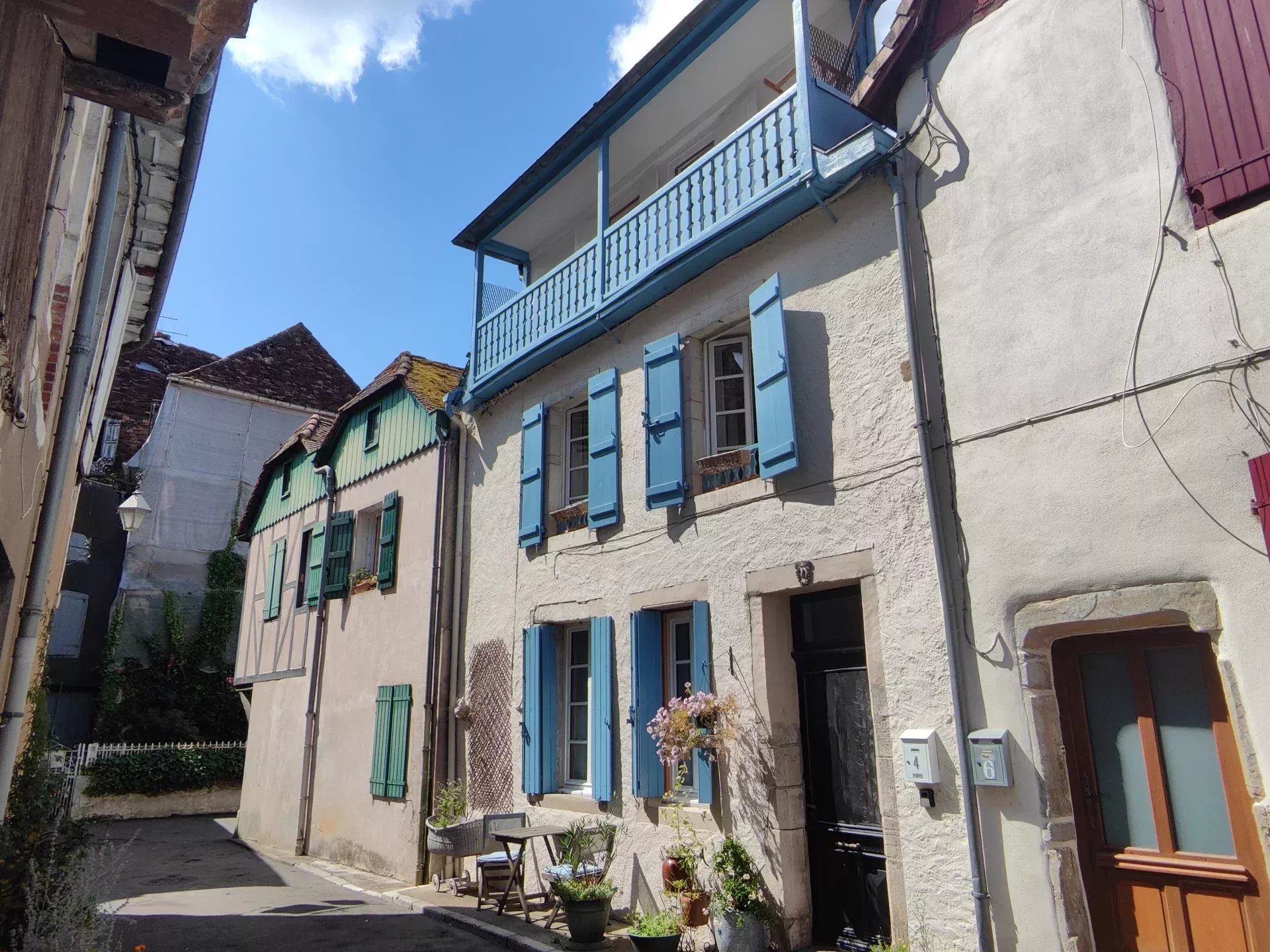 Charming 16th Century townhouse, walking distance to thermal spa and amenities