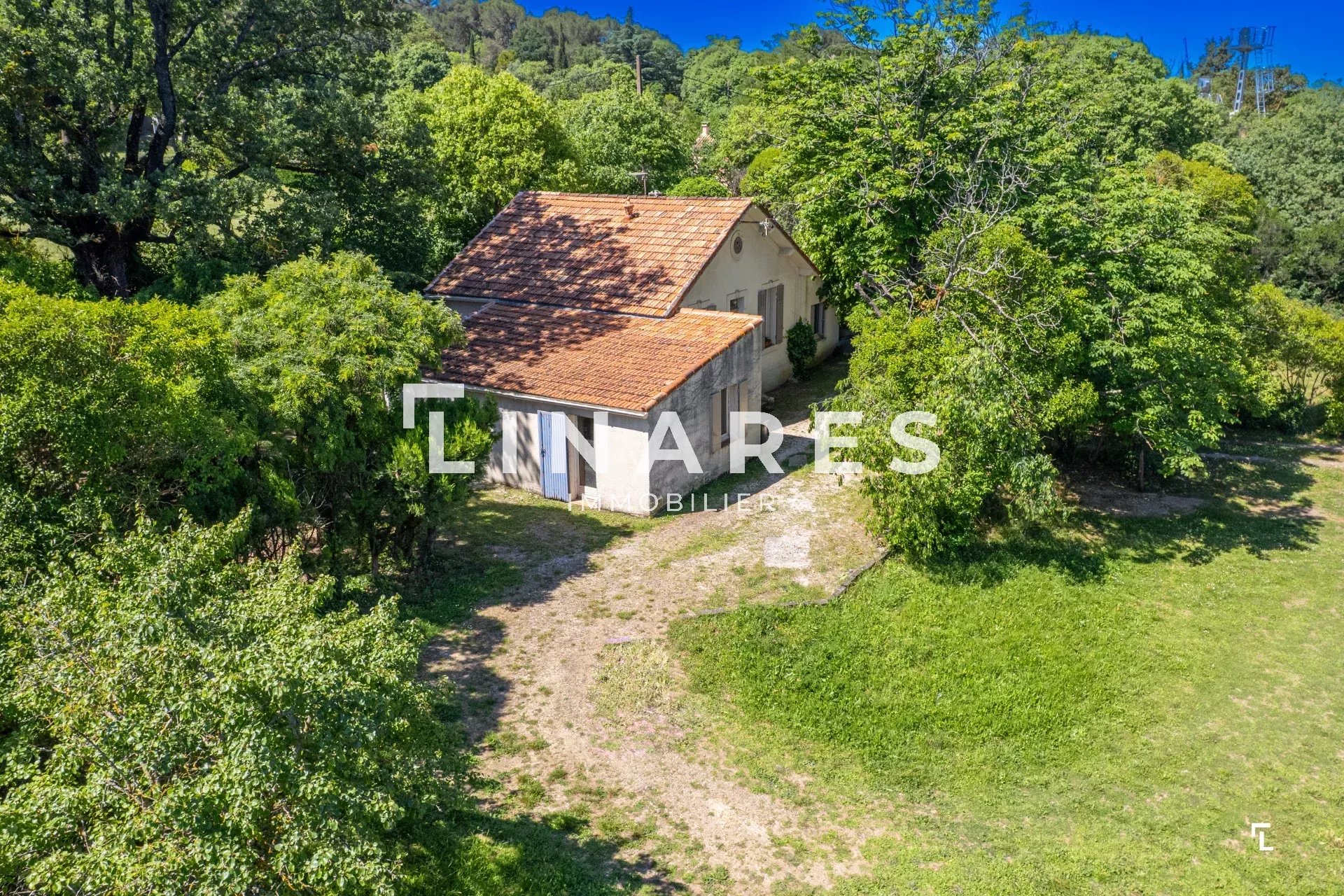 CHARMANTE AIXOISE - Maison T5 de 117m2 + Dépendance + Terrain 2700m2 - 13080 AIX EN PROVENCE