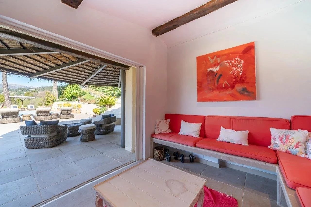  Image of Villa - 6 Bedrooms for Sale in Alpes-Maritimes-Saint-Paul-de-Vence-France, Image 17
