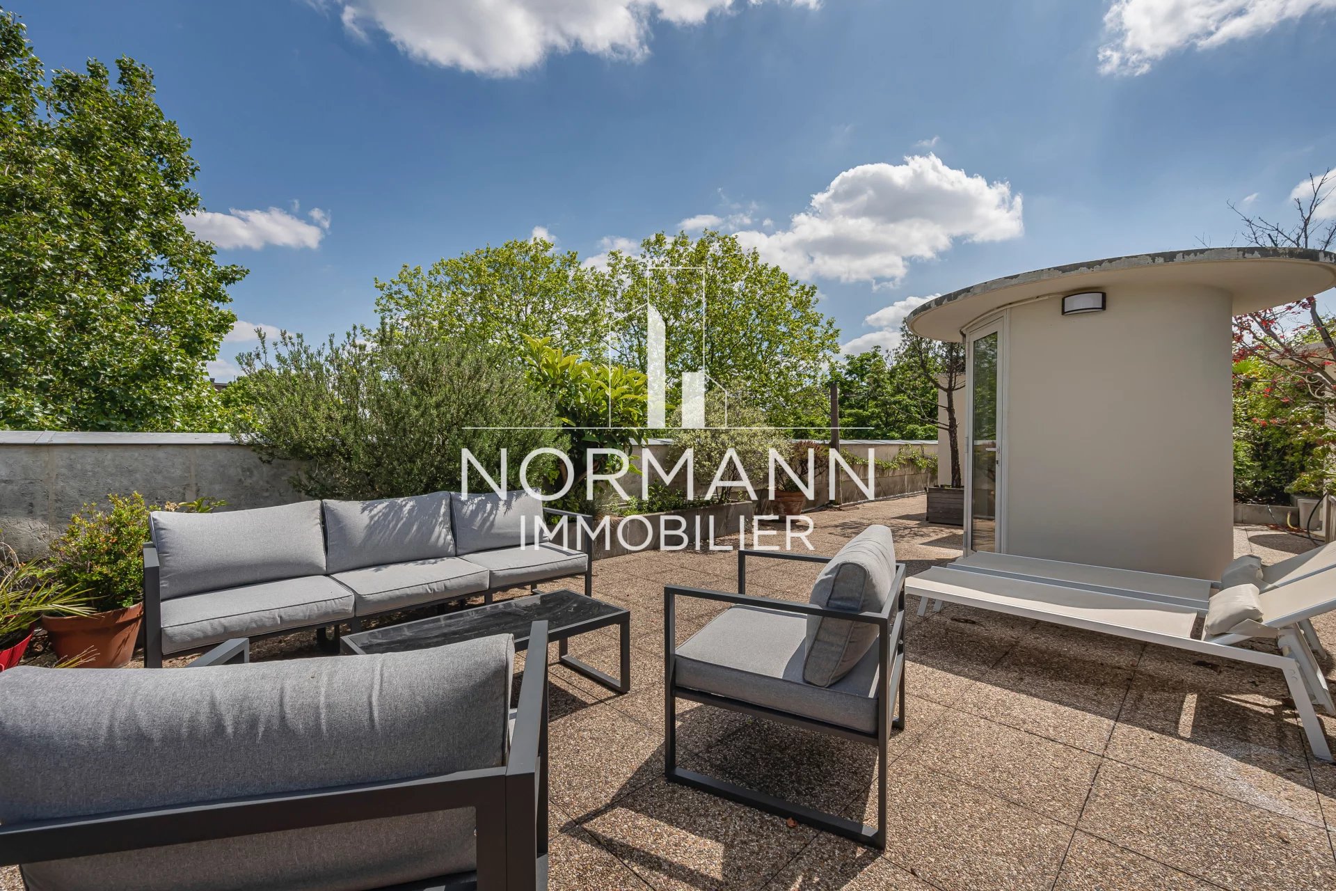 NEUILLY SUR SEINE- LONGCHAMP/DELABORDERE-3 BEDROOMS-TERRACE