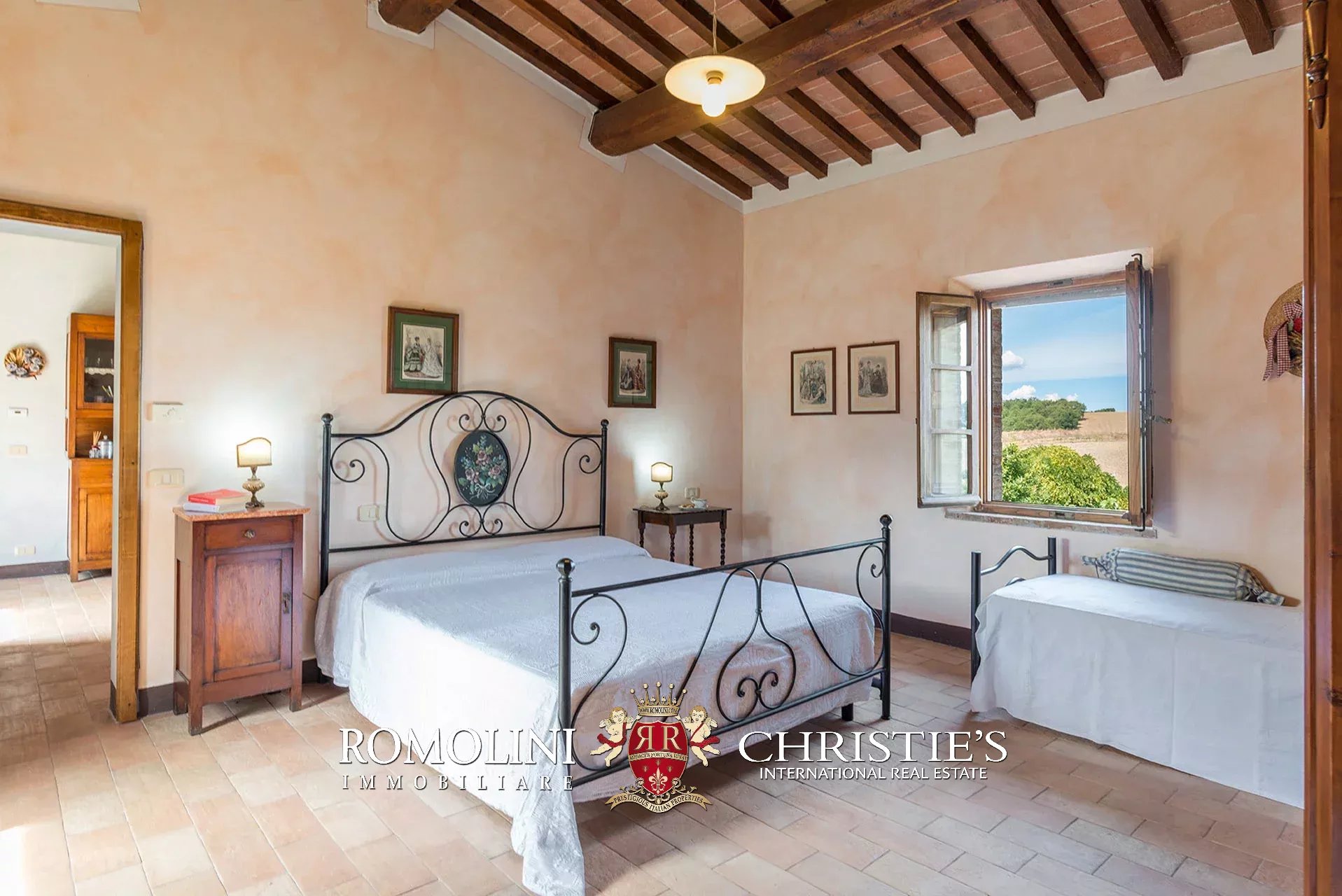 10 Bedroom Villa/Townhouse's Image 36