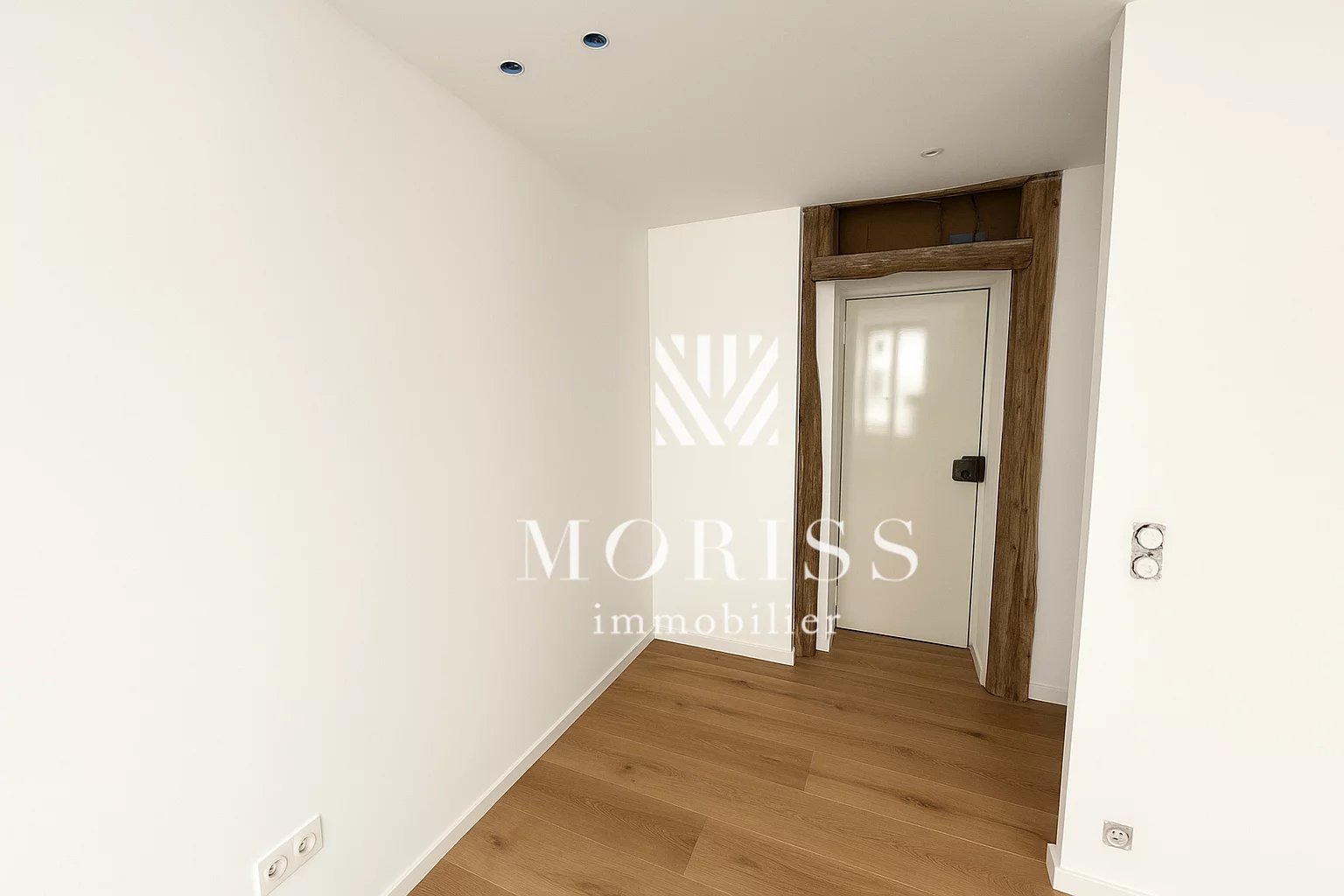 À VENDRE – Appartement 26 m² refait à neuf - Abbesses / Montmart - Image Array