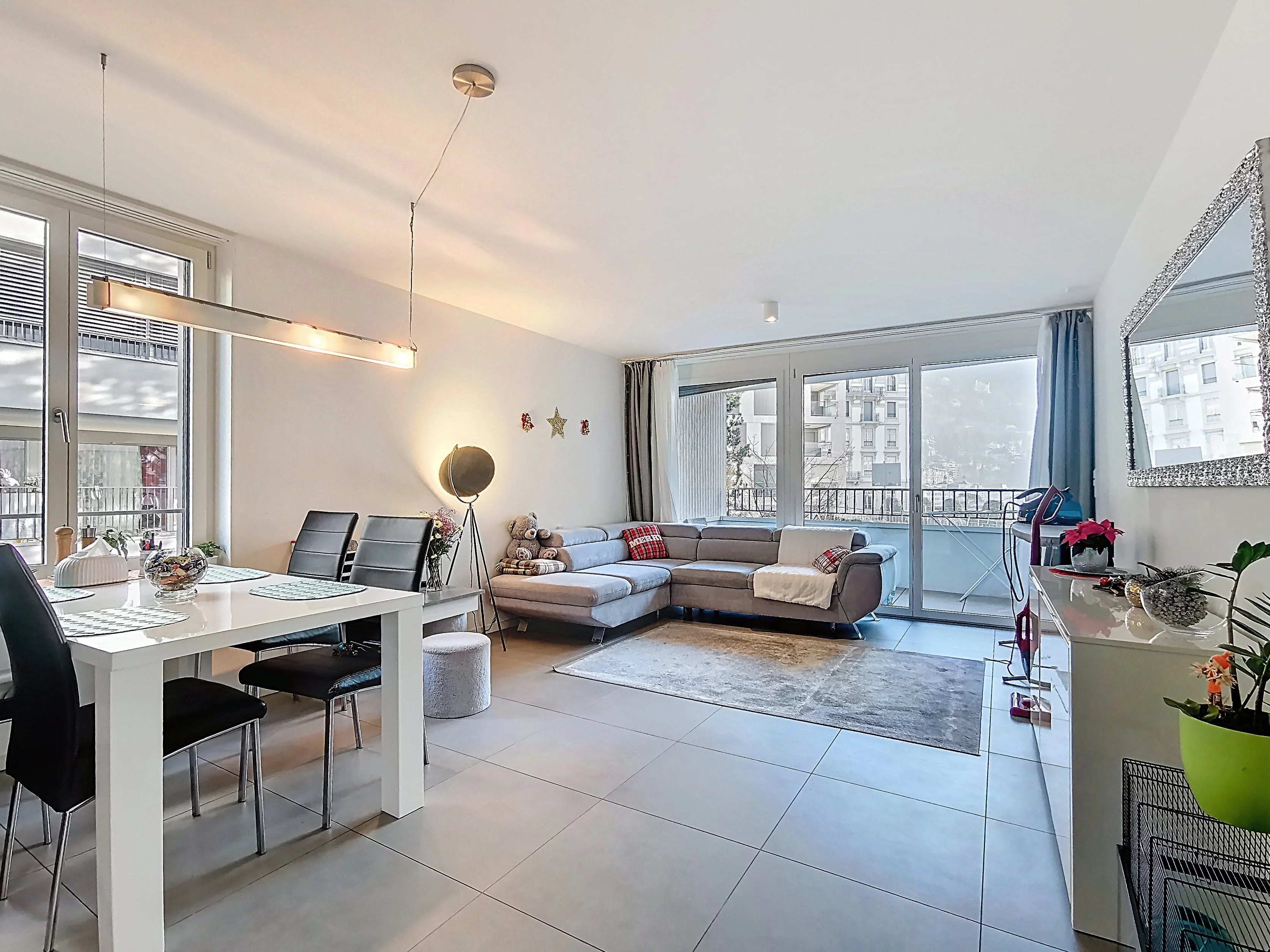 Vue sur le lac et balcon au coeur de Montreux