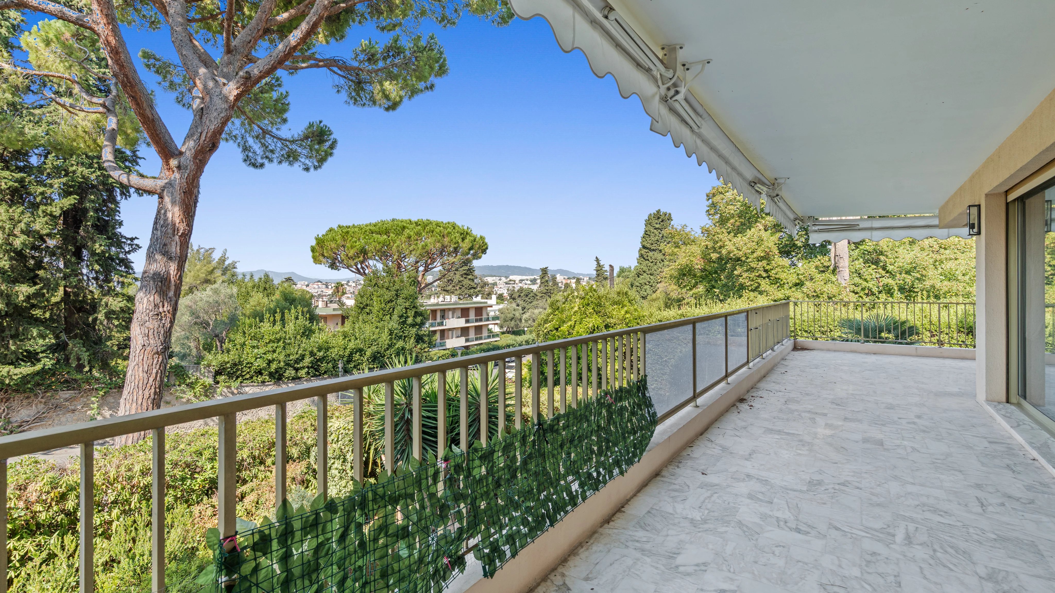 Cannes - Montrose - Elégant appartement avec vaste terrasse