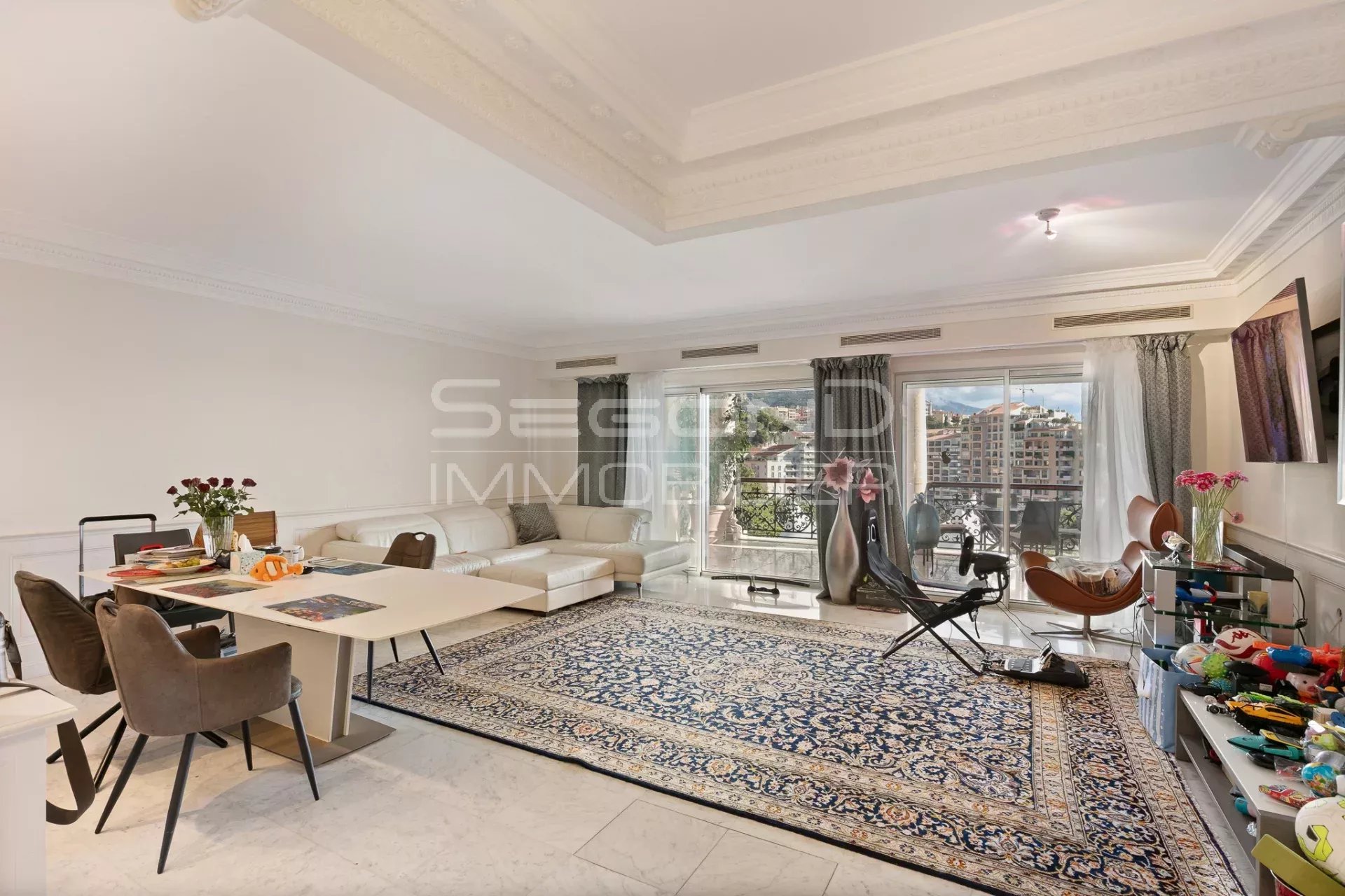 À VENDRE – SPACIEUX APPARTEMENT 3 PIÈCES – RÉSIDENCE « LE SEASIDE PLAZA » – FONTVIEILLE, MONACO