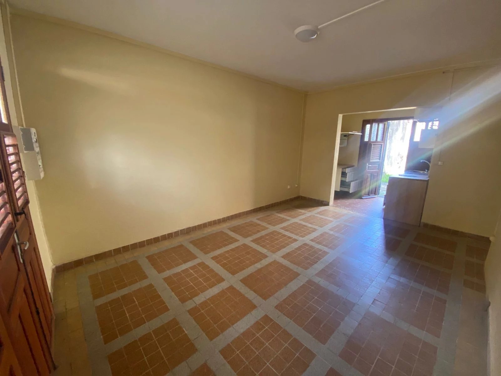 APPARTEMENT F2 - FORT DE FRANCE