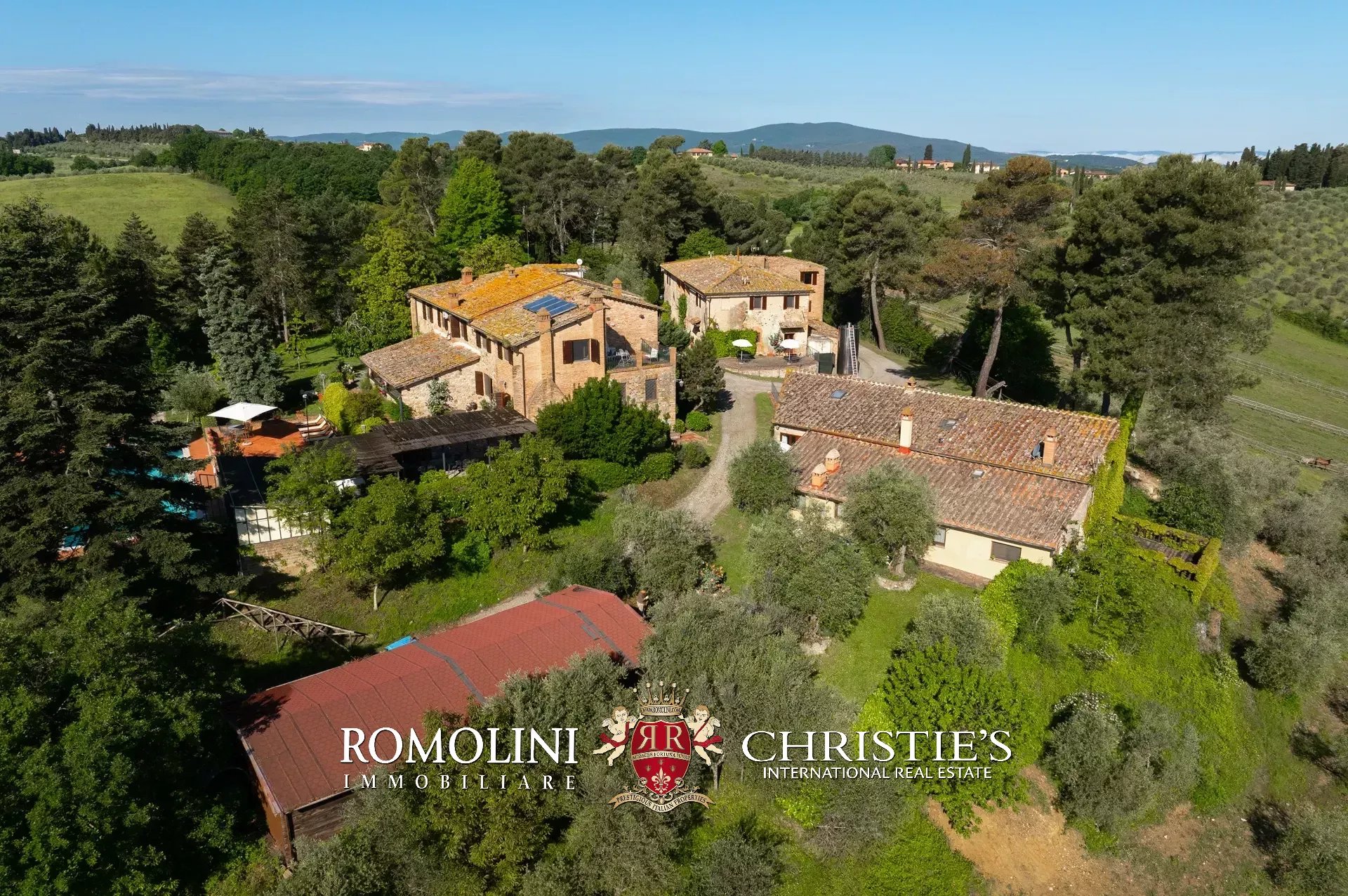 18 Bedroom Vineyard's Image 6