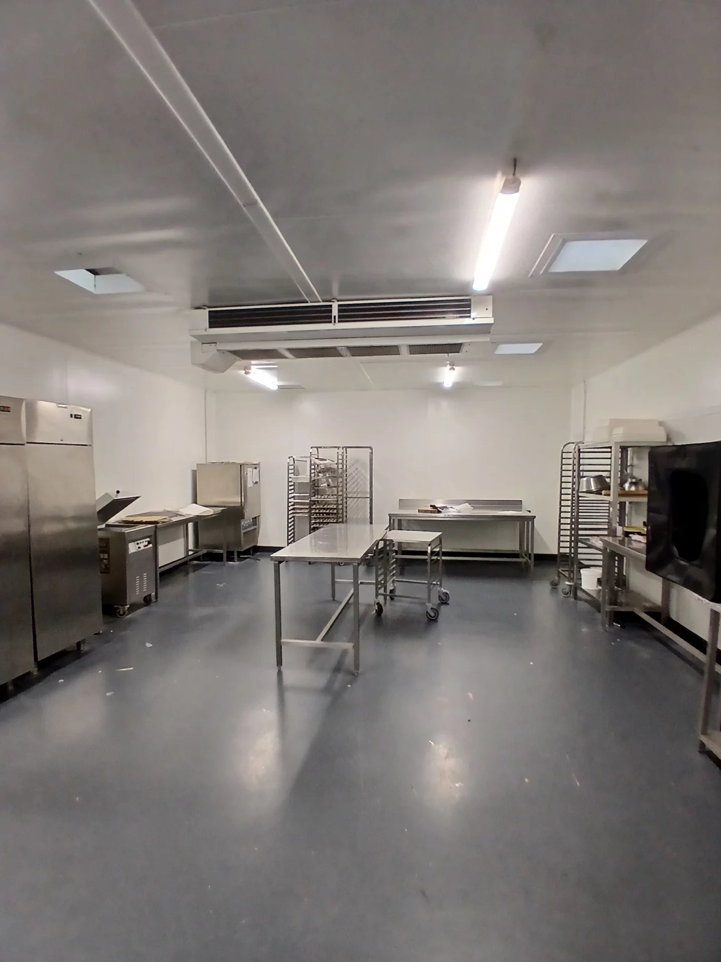 Atelier avec bureaux