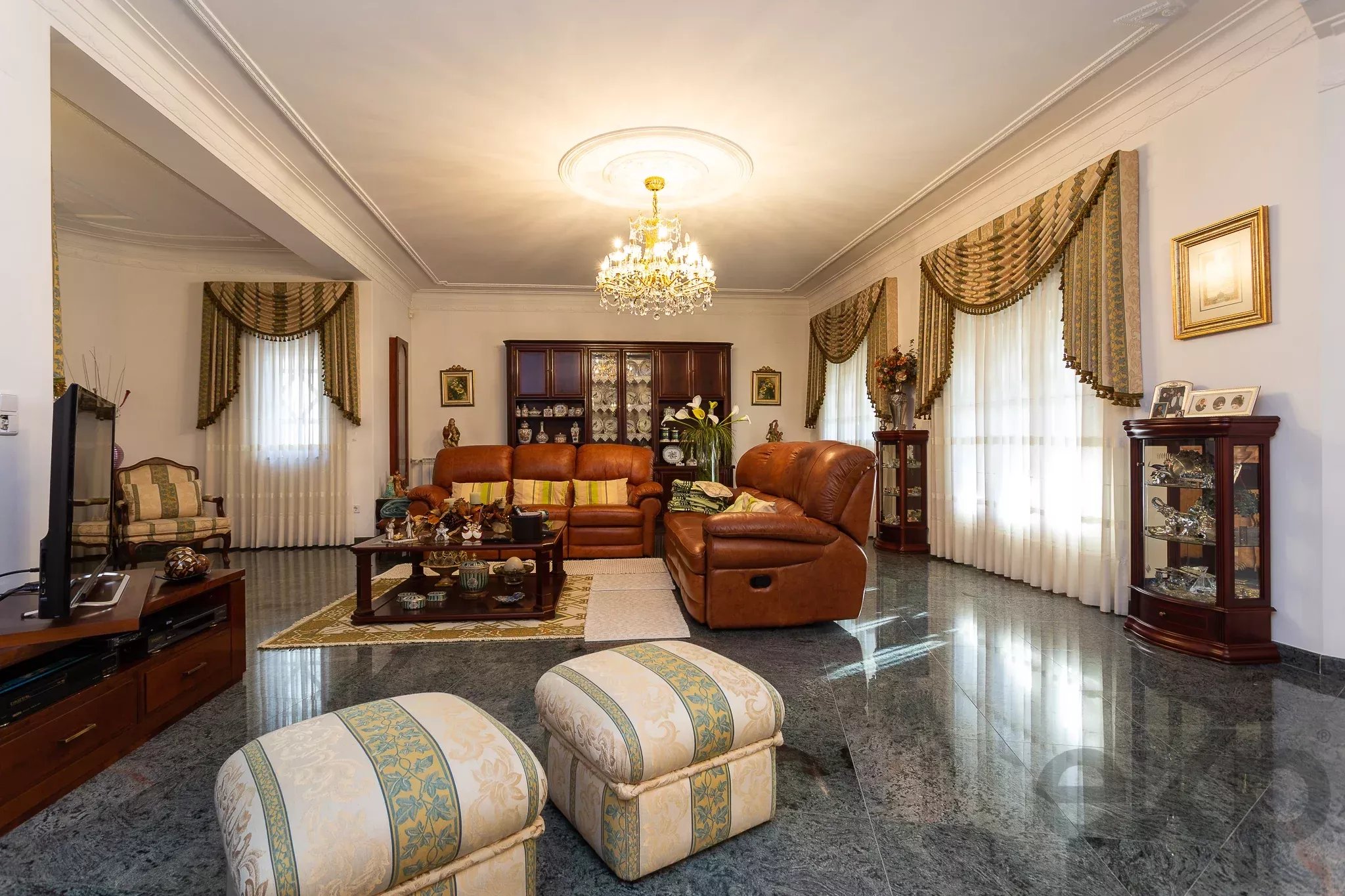 Prestigious Residence with Swimming Pool 87053100 image 10