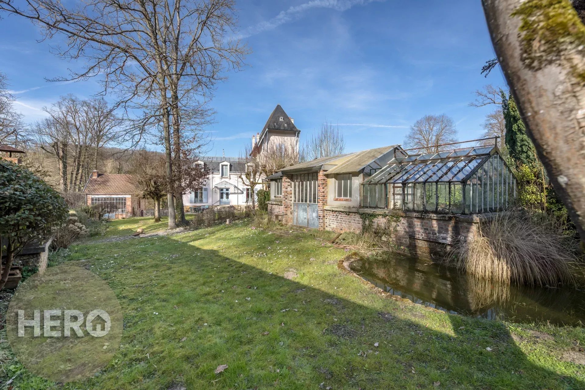 jardin vue maison et dépendance