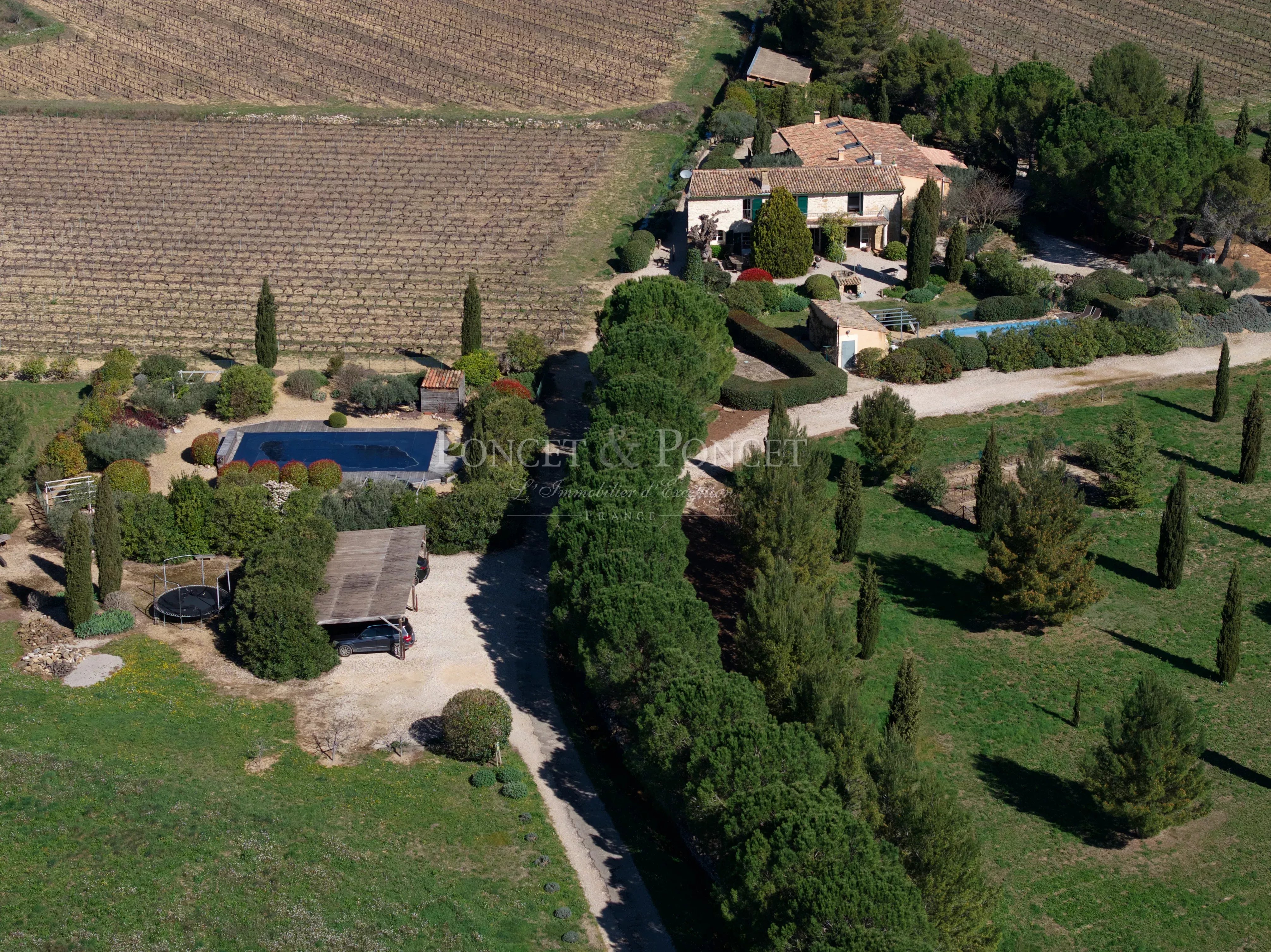 Propriété de 6 ha avec maison et gîtes