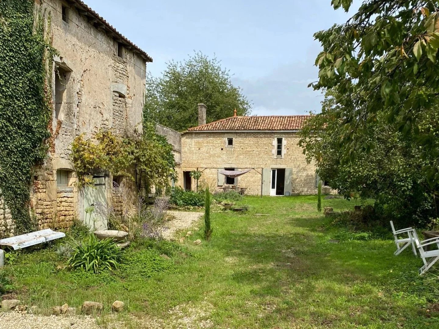House in Chef-Boutonne - Image 2