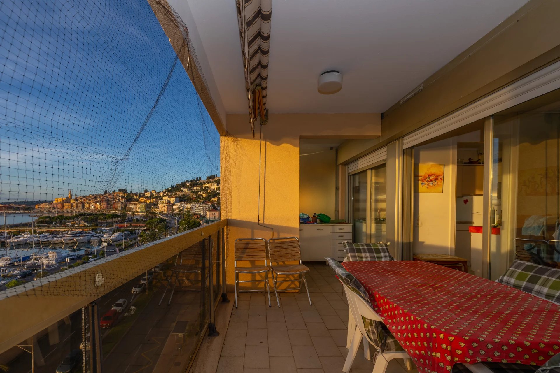 Appartamento in vendita a Mentone vista panoramica sul mare e sulla città vecchia