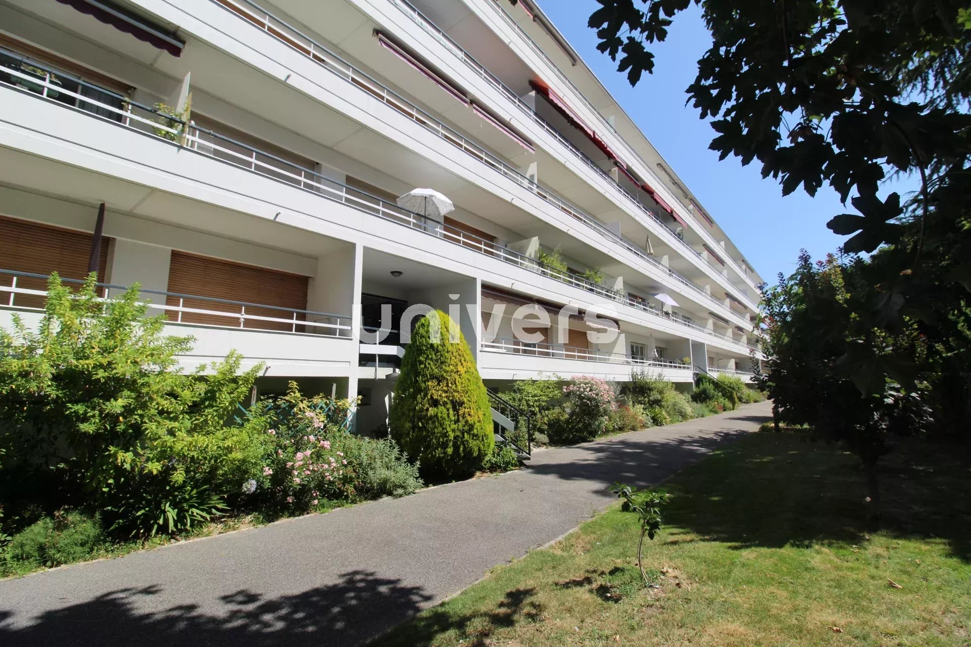 VALENCE CHATEAUVERT  APPARTEMENT de 74 m² de 4 pièces avec TERRASSE