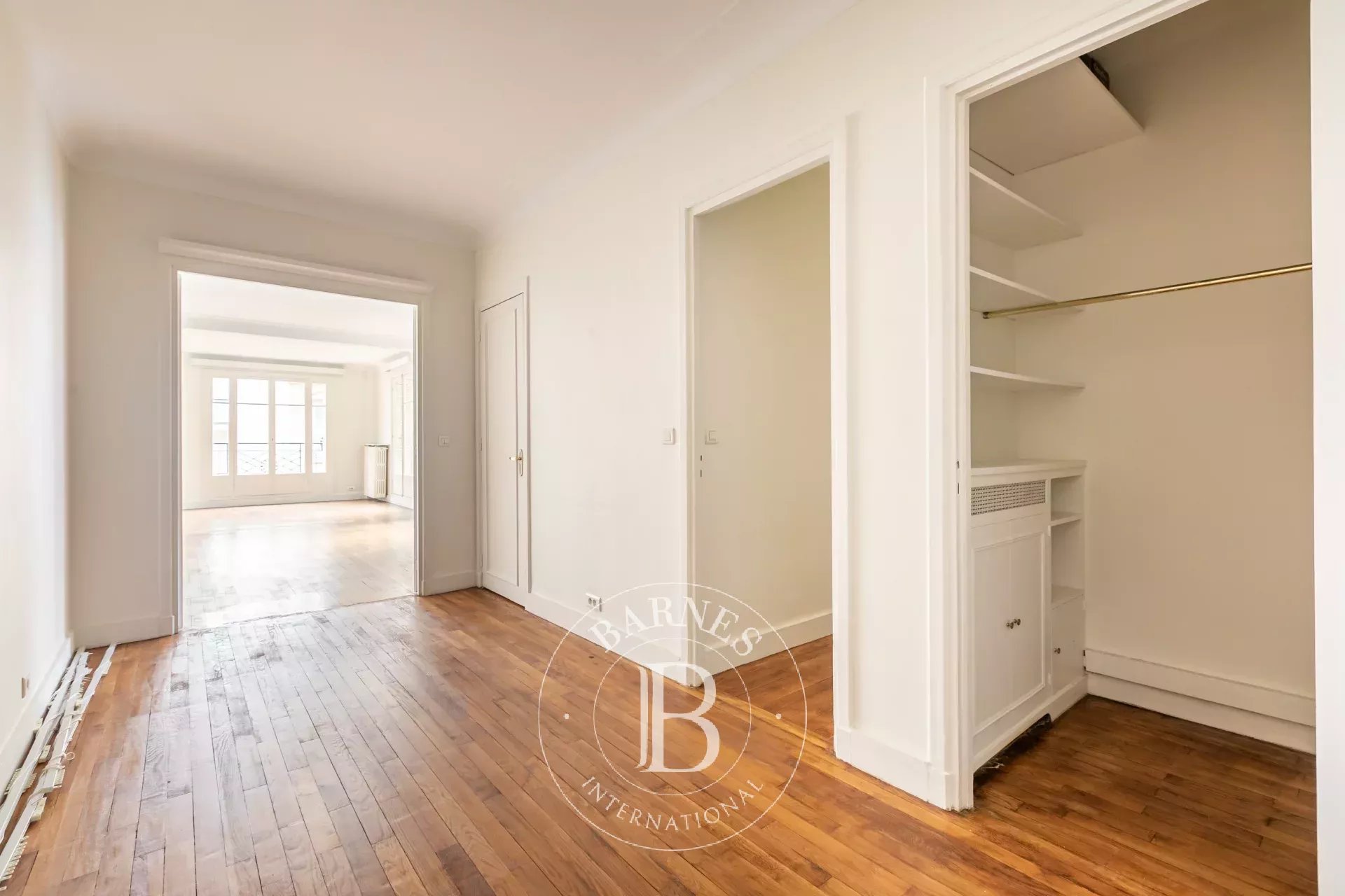 Exclusive - Paris 16 - Rue de la Tour - 2 bedrooms - Plenty of natural light - picture 4