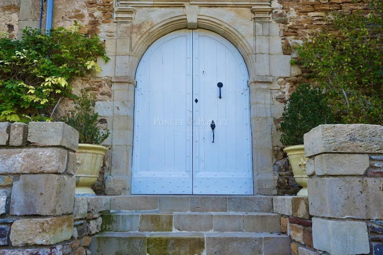 8 Bedroom Chateau's Image 3