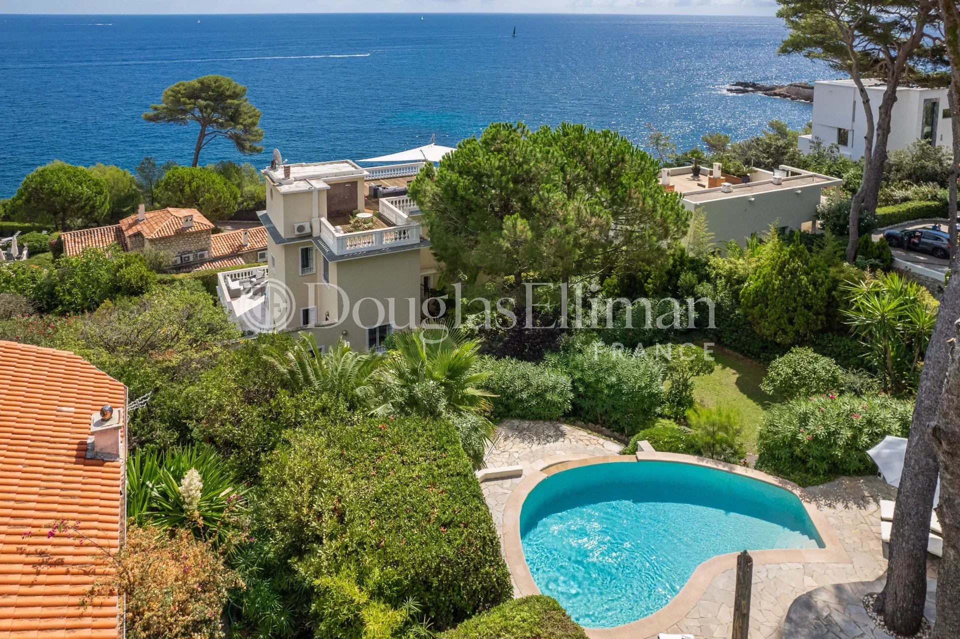 CAP D’ANTIBES – Charming Belle Epoque villa with roof terrace - Picture n°3