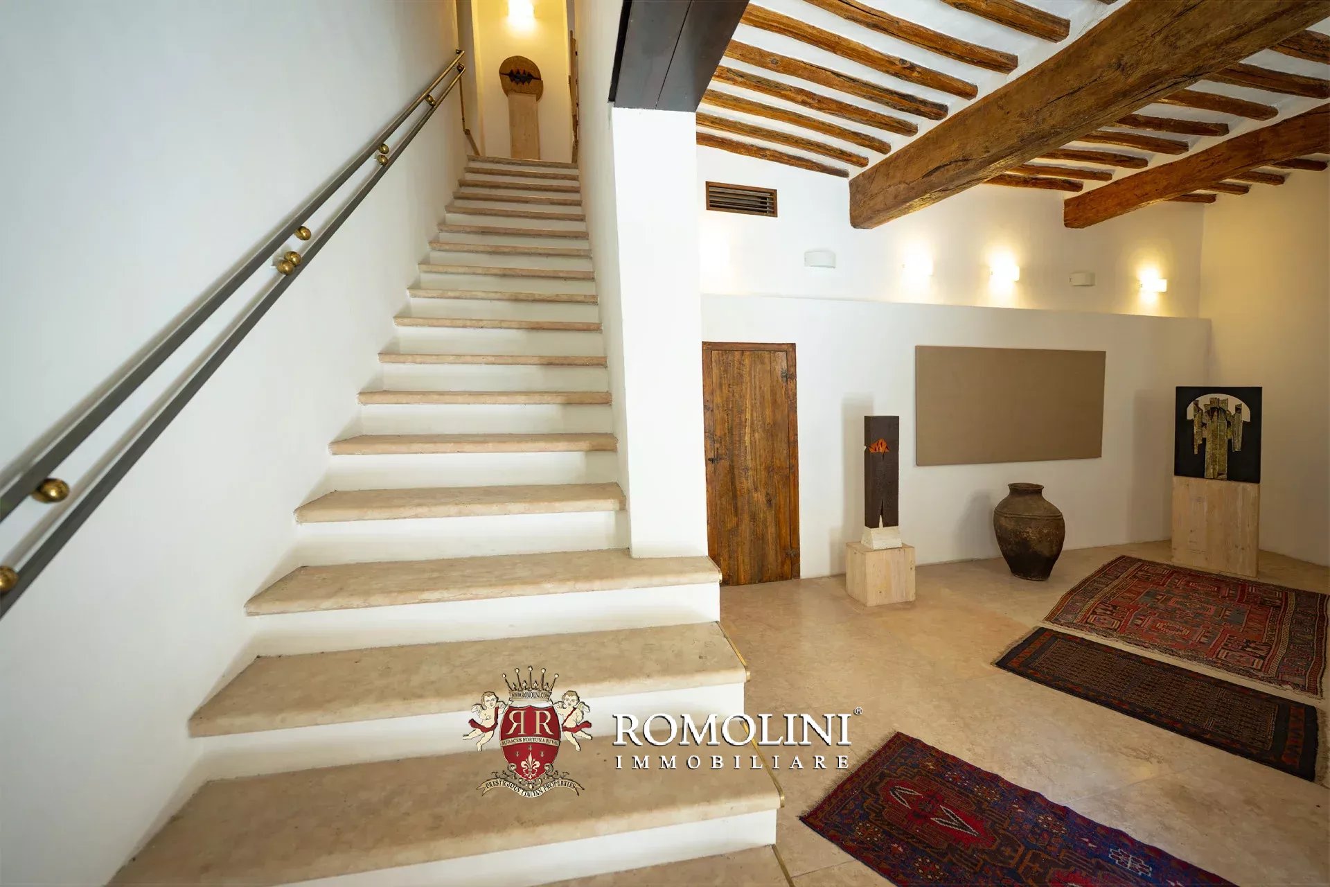 5 Bedroom Villa/Townhouse's Image 3